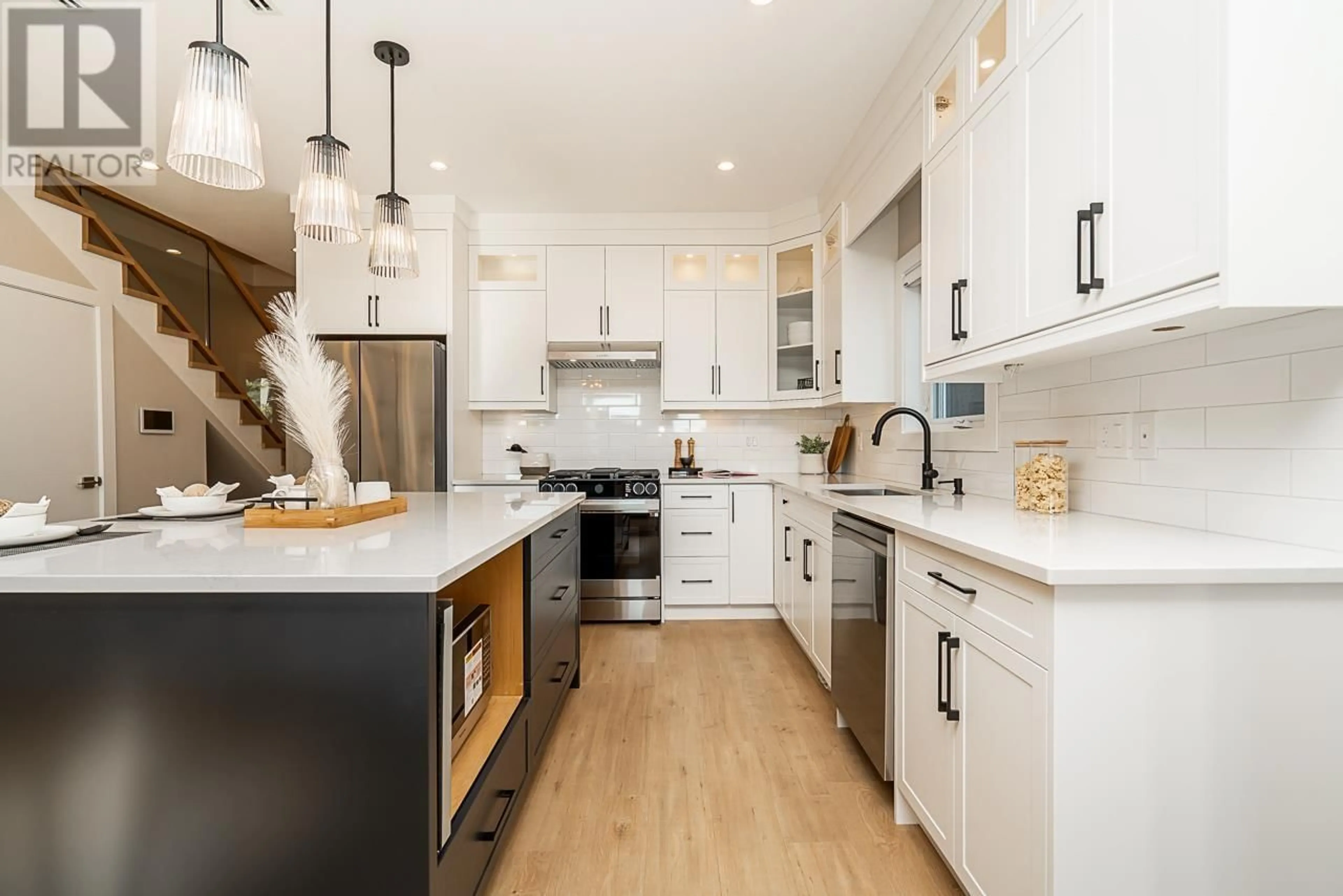 Open concept kitchen, unknown for 7531 MARY AVENUE, Burnaby British Columbia V3N3G4