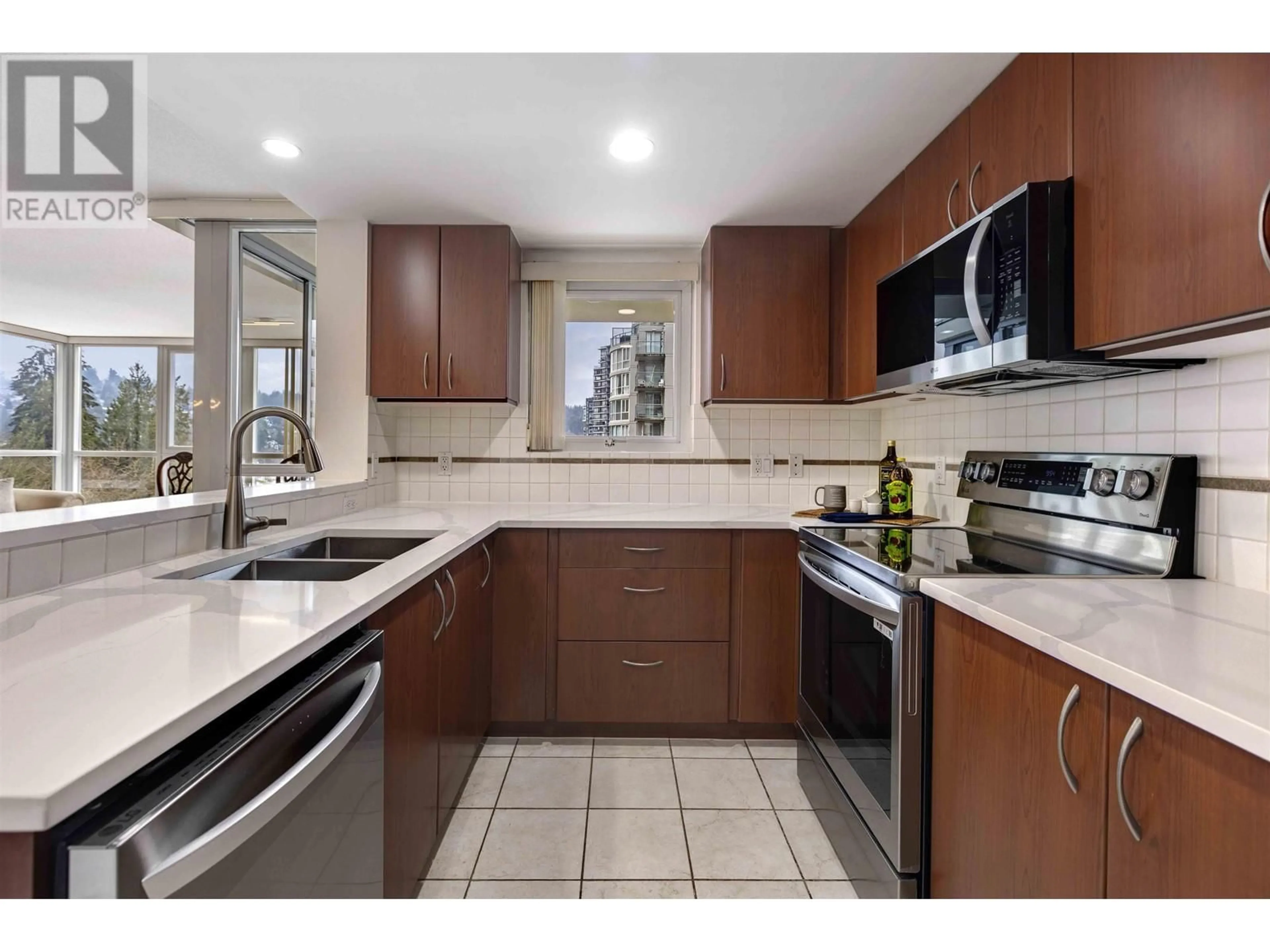 Standard kitchen, ceramic/tile floor for 1103 235 GUILDFORD WAY, Port Moody British Columbia V3H5L8