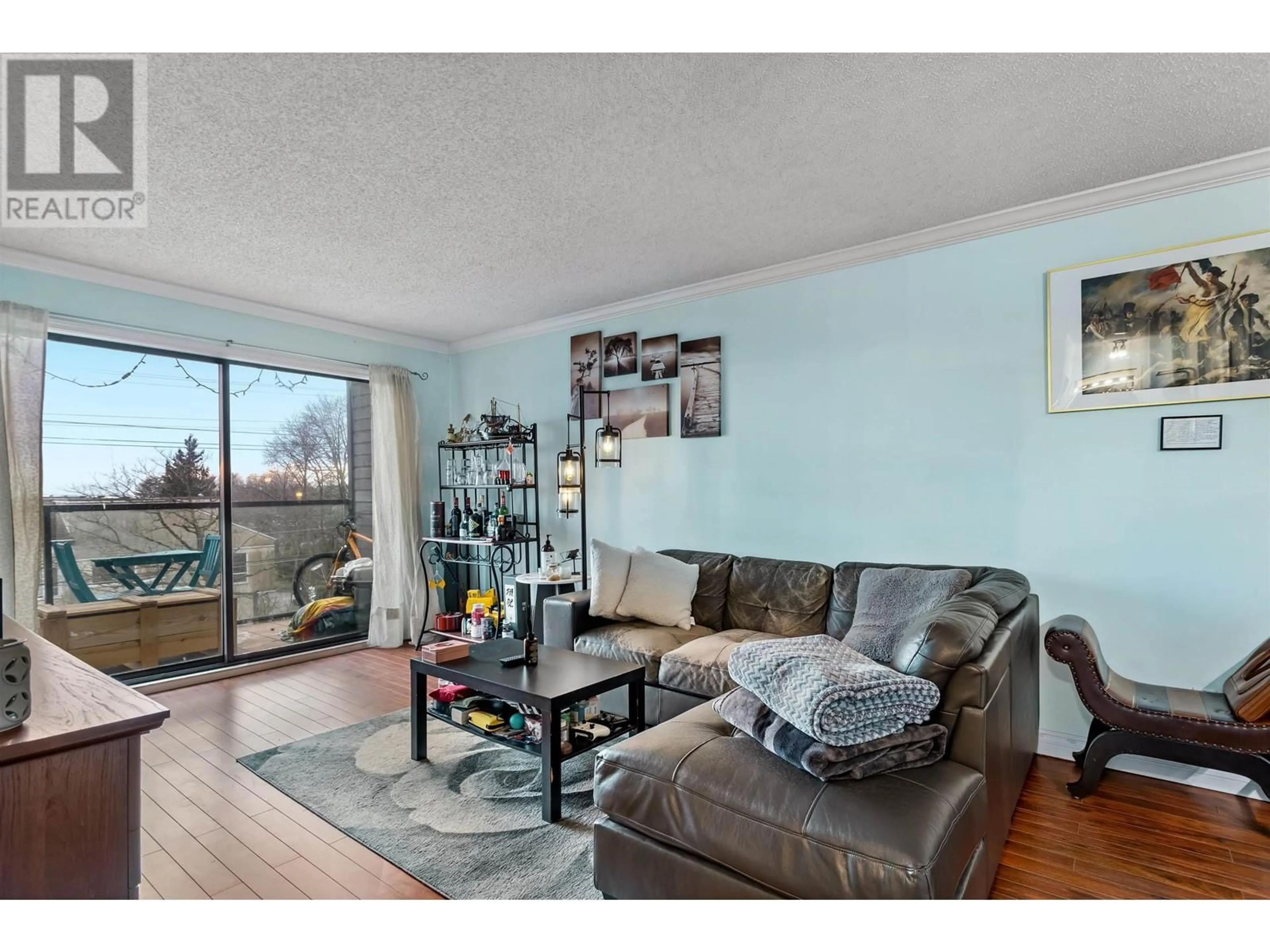 Living room with furniture, wood/laminate floor for 306 - 315 TENTH STREET, New Westminster British Columbia V3M3Y2