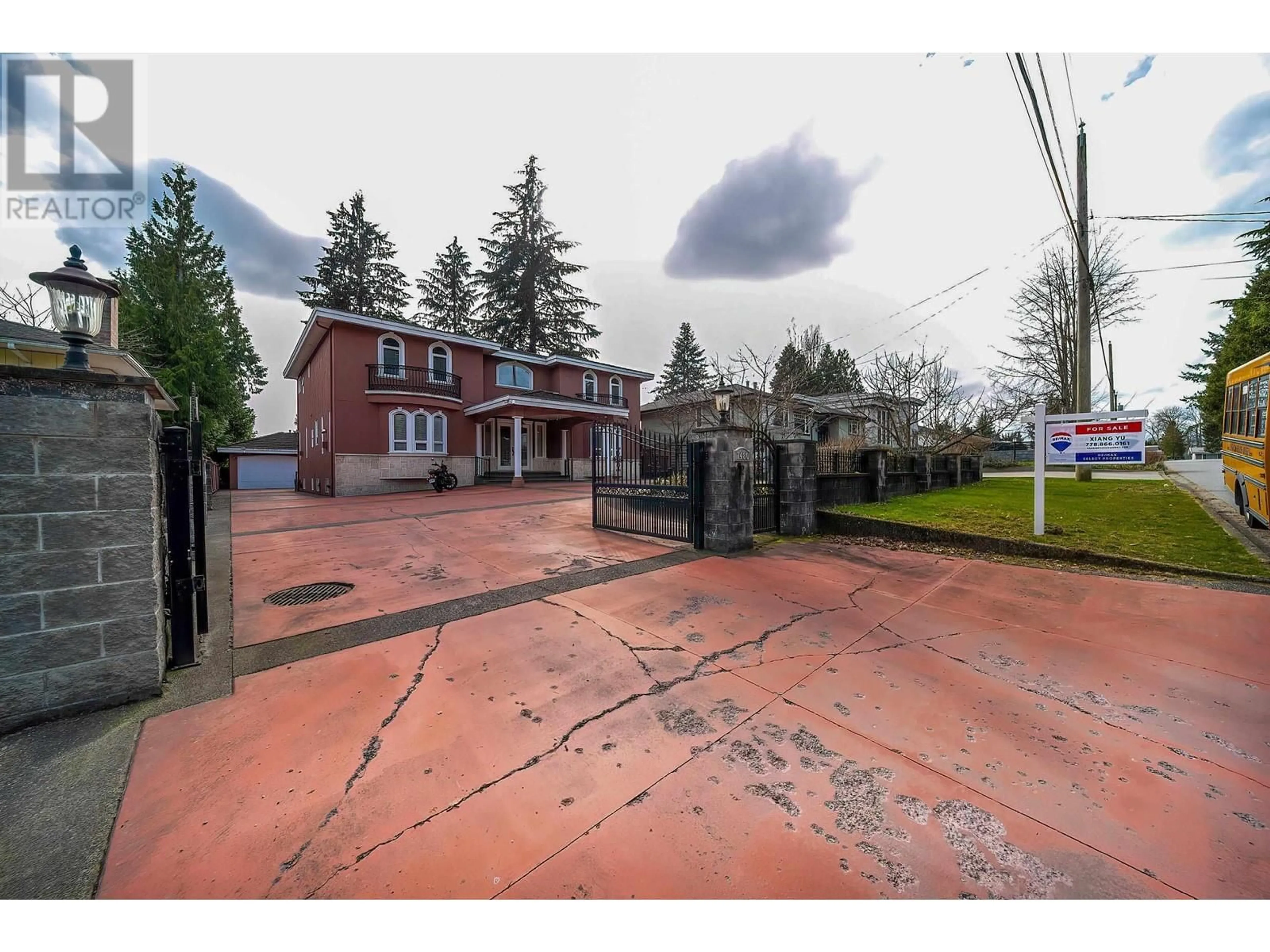 A pic from outside/outdoor area/front of a property/back of a property/a pic from drone, street for 7480 CHUTTER STREET, Burnaby British Columbia V5A2A3