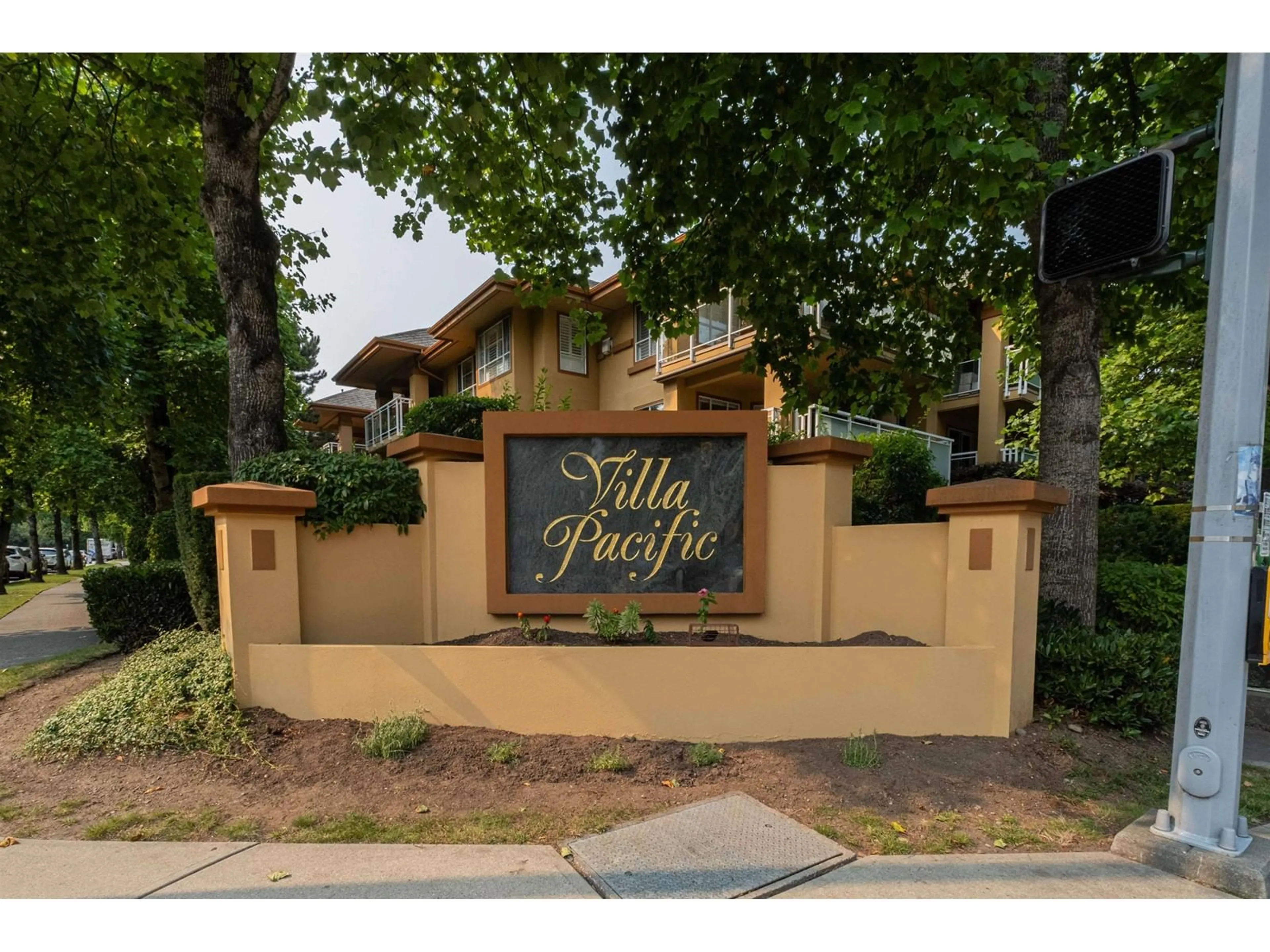 Indoor entryway for 314 15185 22 AVENUE, Surrey British Columbia V4A9T4