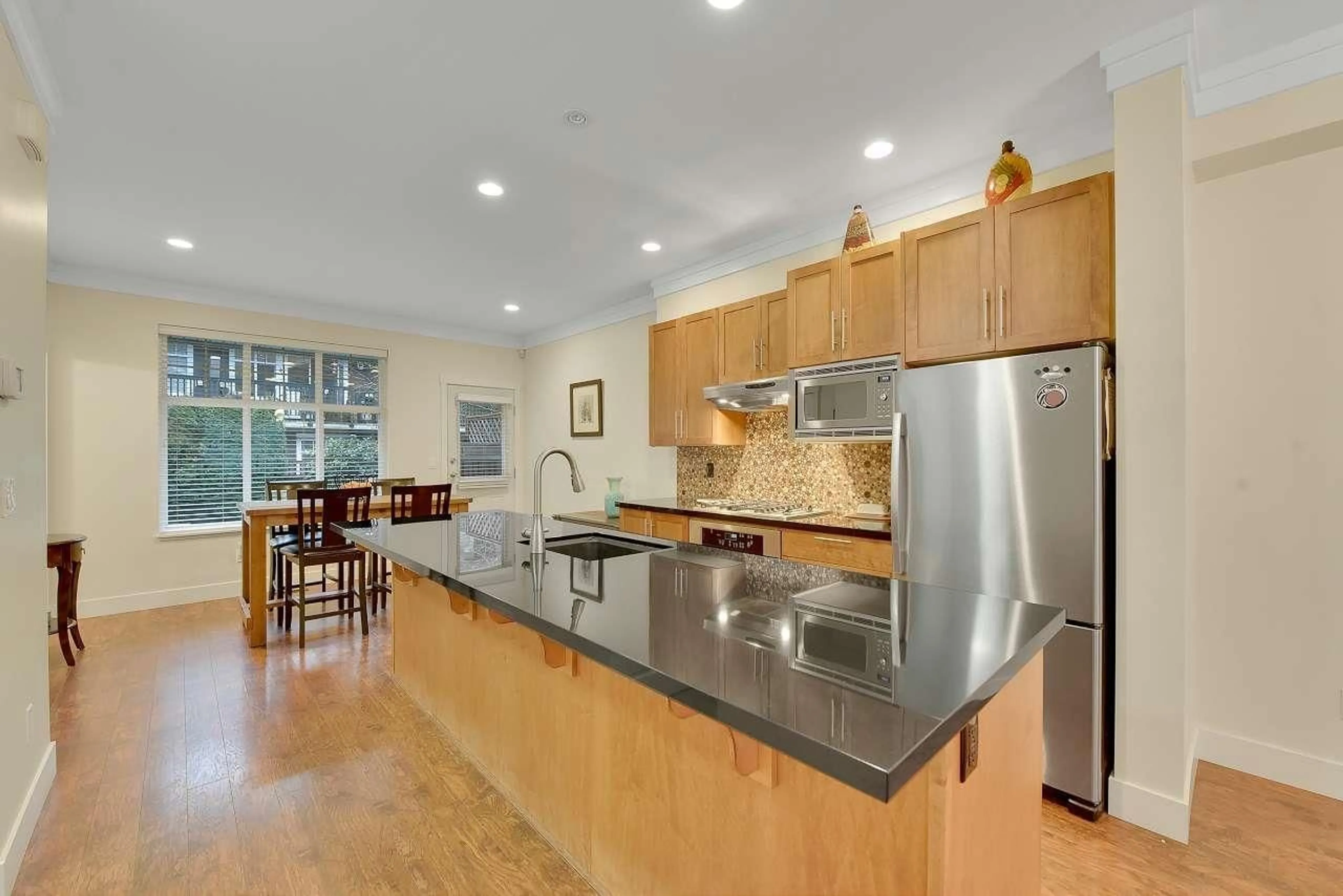 Open concept kitchen, unknown for 47 - 3009 156, Surrey British Columbia V3Z0N9