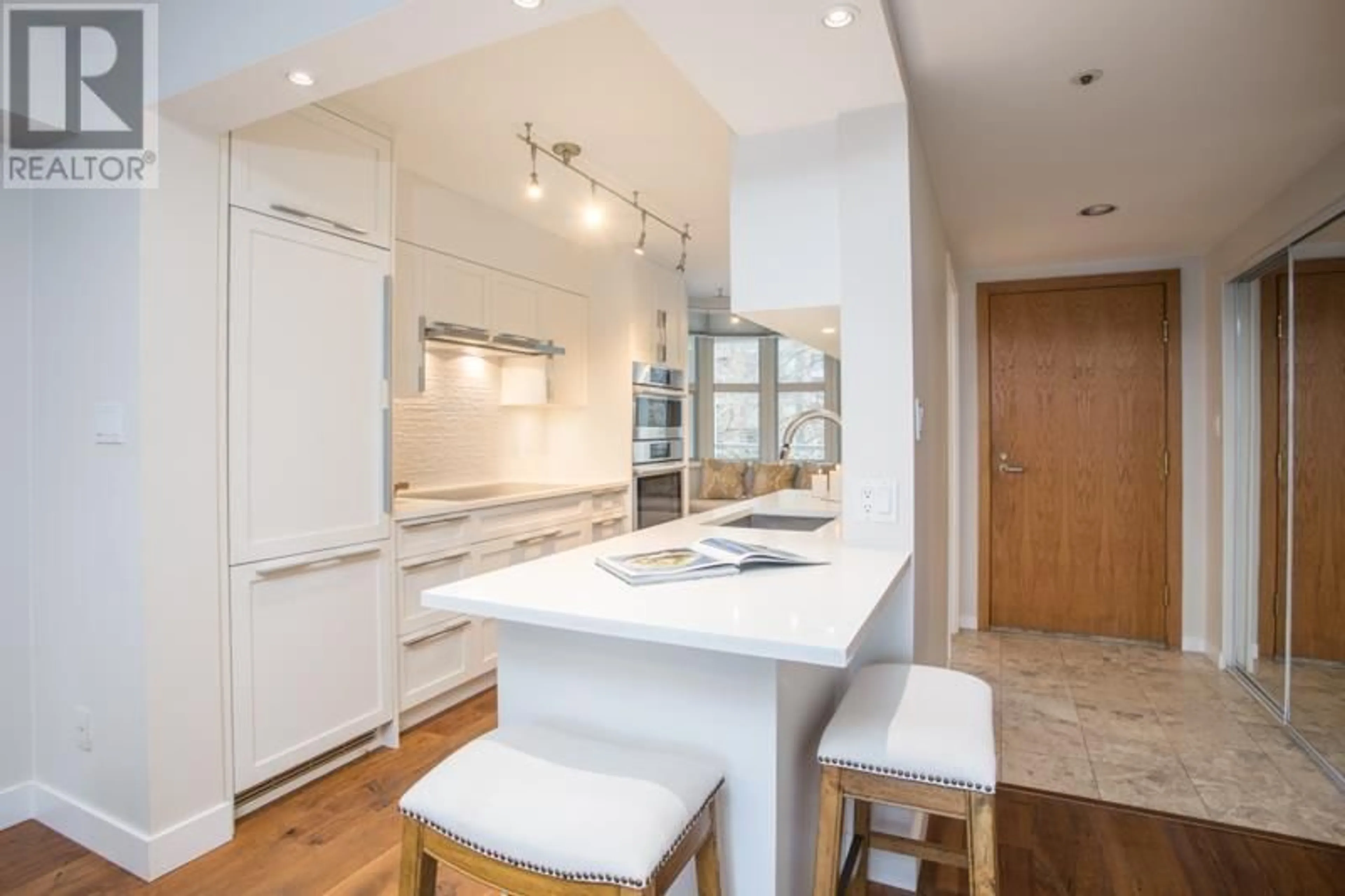 Contemporary kitchen, unknown for 513 888 BEACH AVENUE, Vancouver British Columbia V6Z2P9