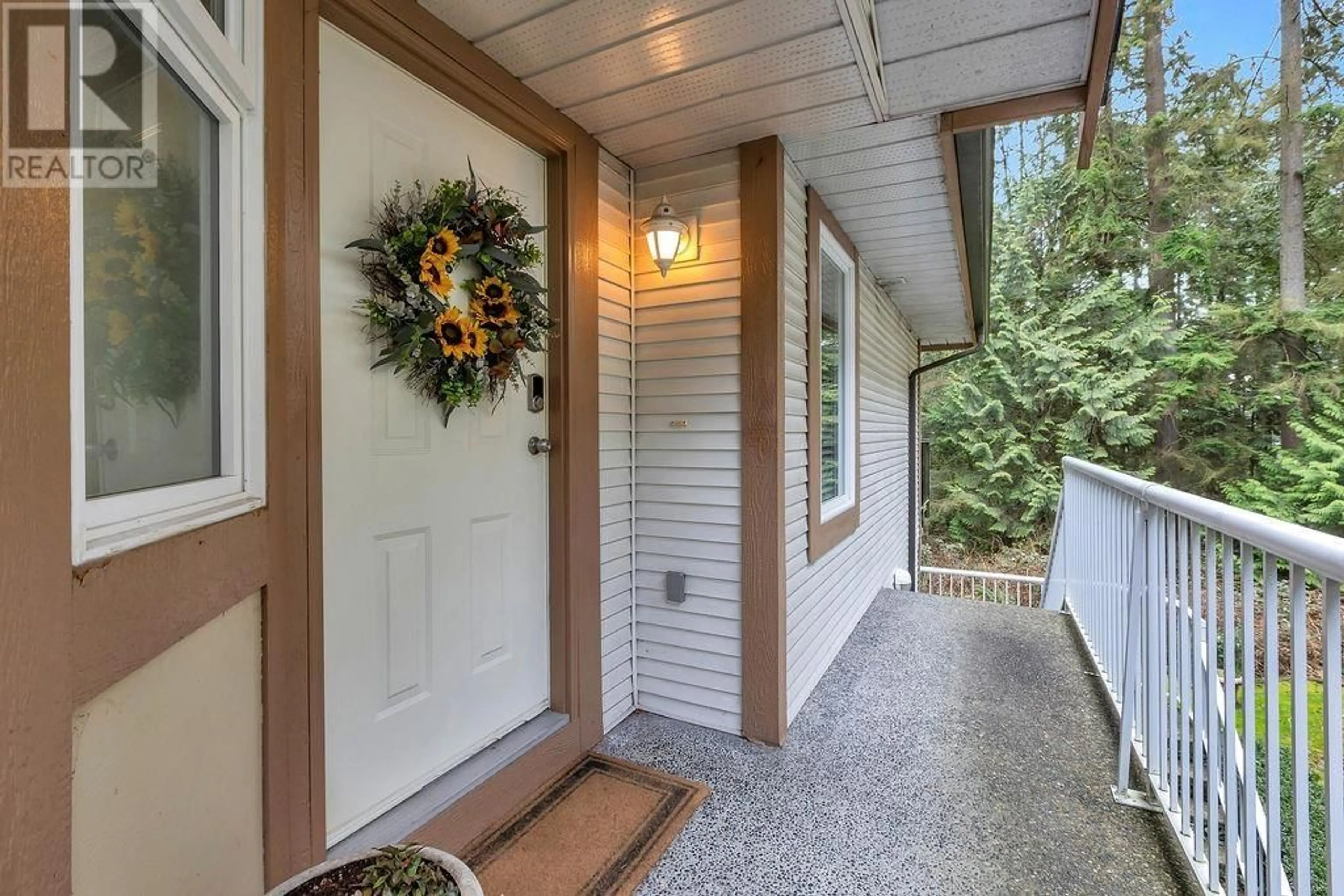 Indoor entryway for 43 - 103 PARKSIDE DRIVE, Port Moody British Columbia V3H4Y8