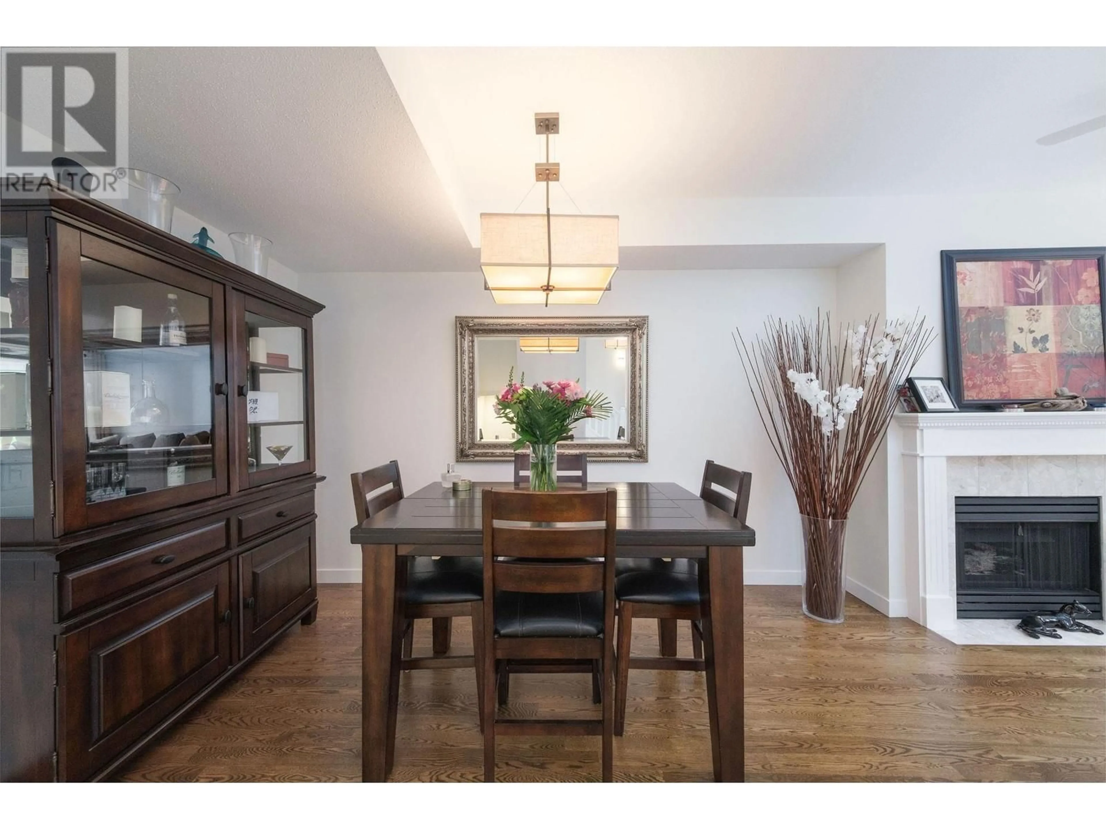 Dining room, wood/laminate floor for 66 - 5950 OAKDALE ROAD, Burnaby British Columbia V5H4R5