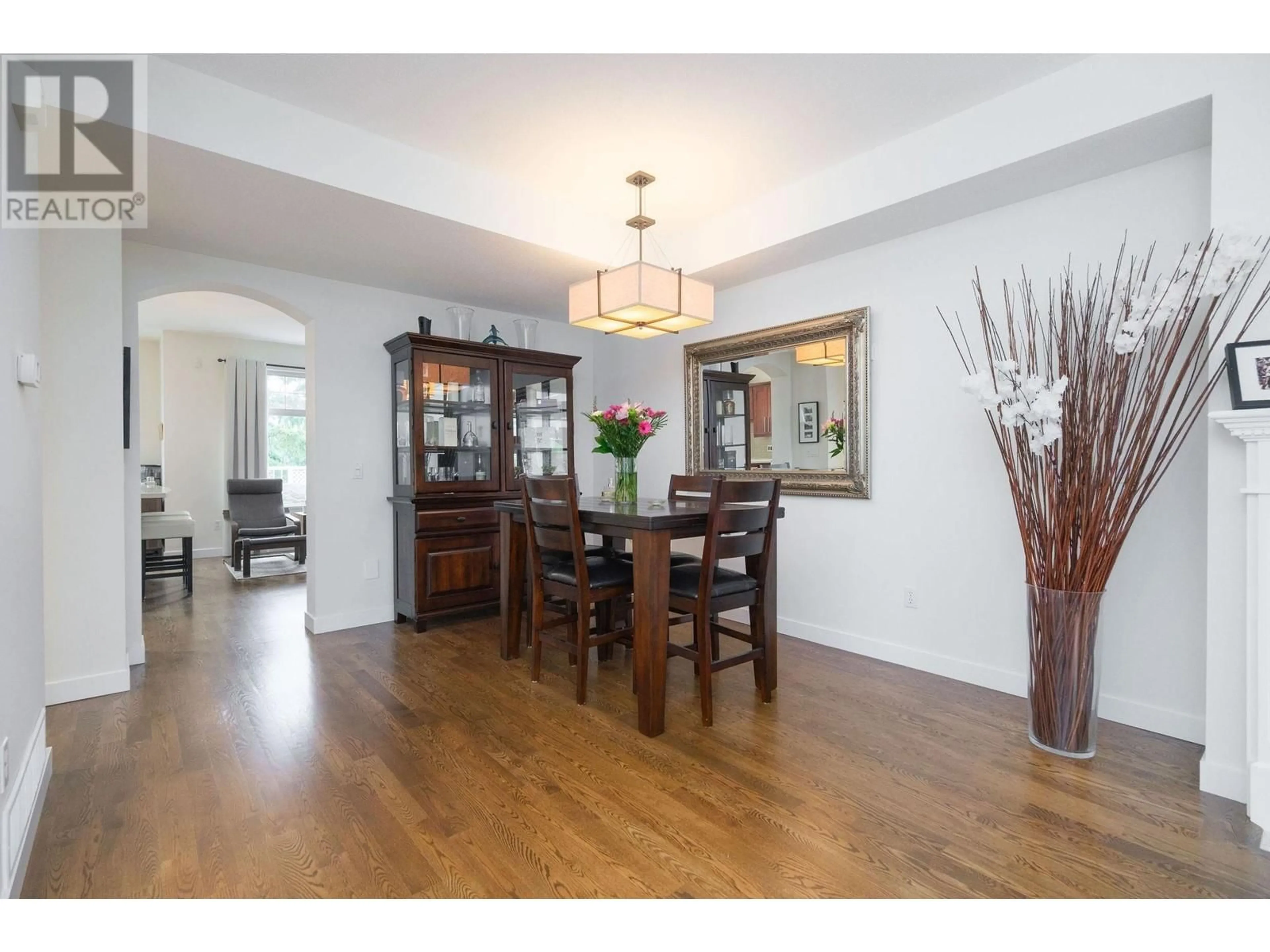 Dining room, wood/laminate floor for 66 - 5950 OAKDALE ROAD, Burnaby British Columbia V5H4R5