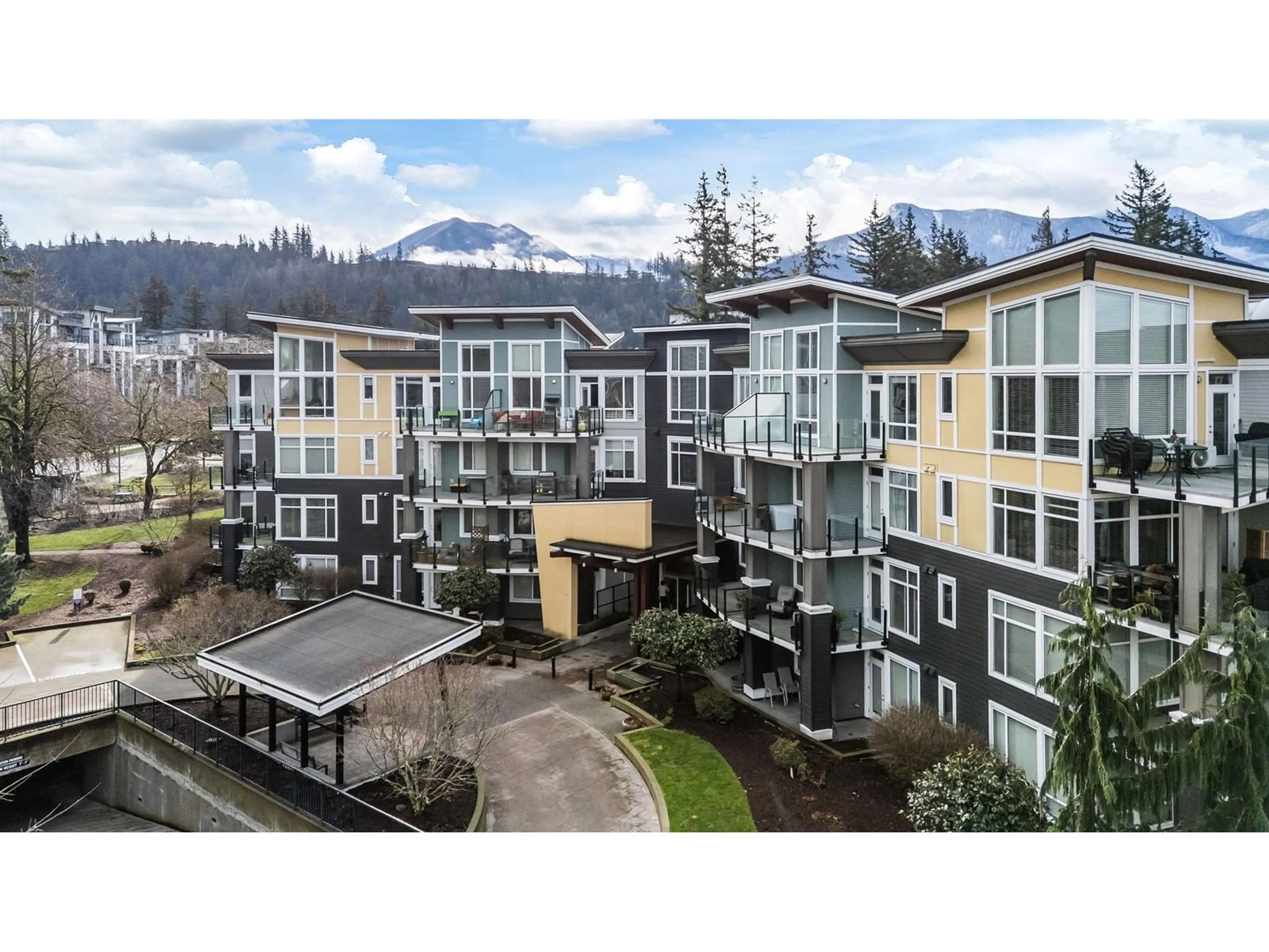 A pic from outside/outdoor area/front of a property/back of a property/a pic from drone, mountain view for 412 45389 CHEHALIS DRIVE|Garrison Crossi, Chilliwack British Columbia V2R0T9