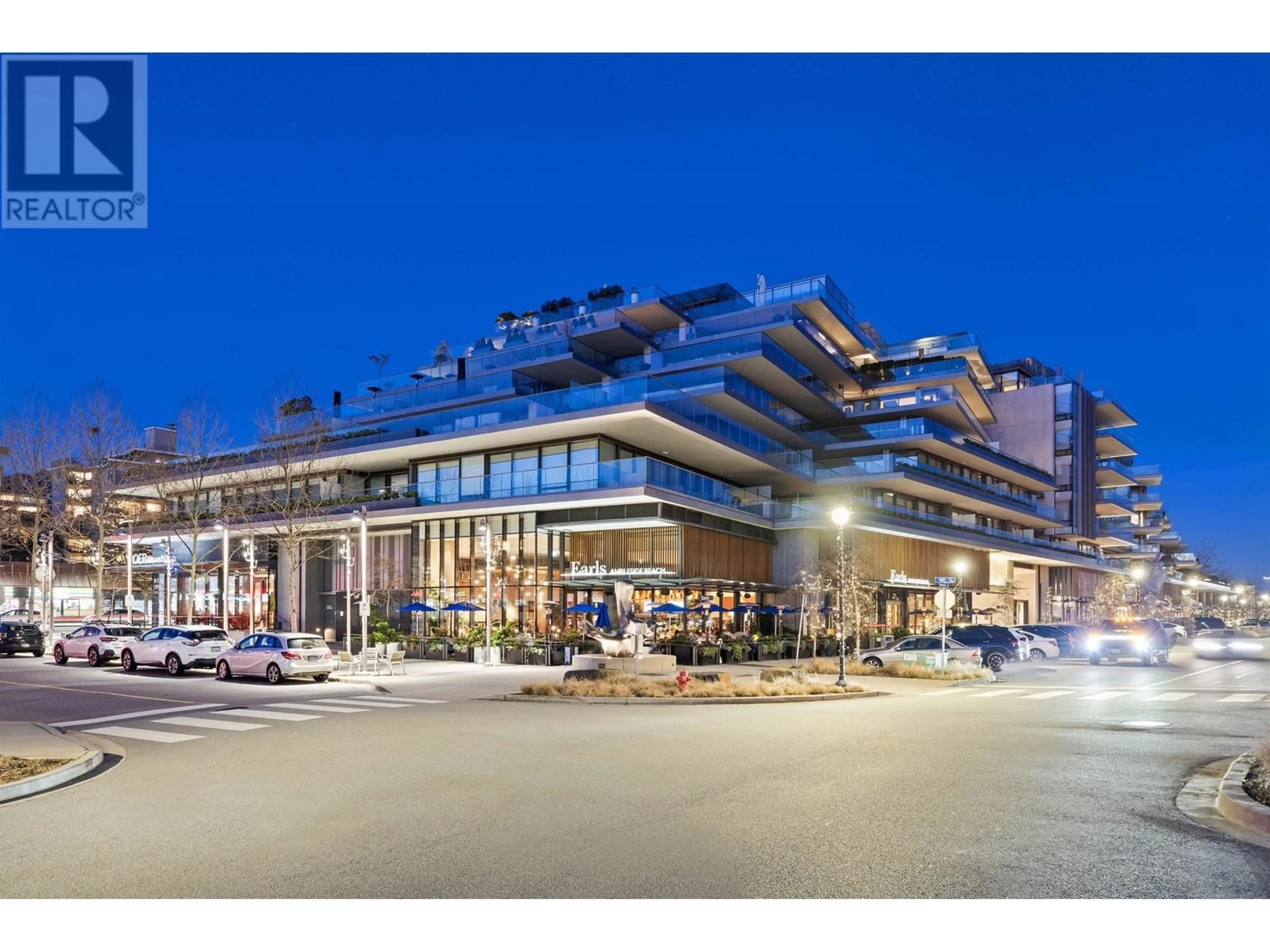 Indoor foyer for 405 - 1355 BELLEVUE AVENUE, West Vancouver British Columbia V7T0B4
