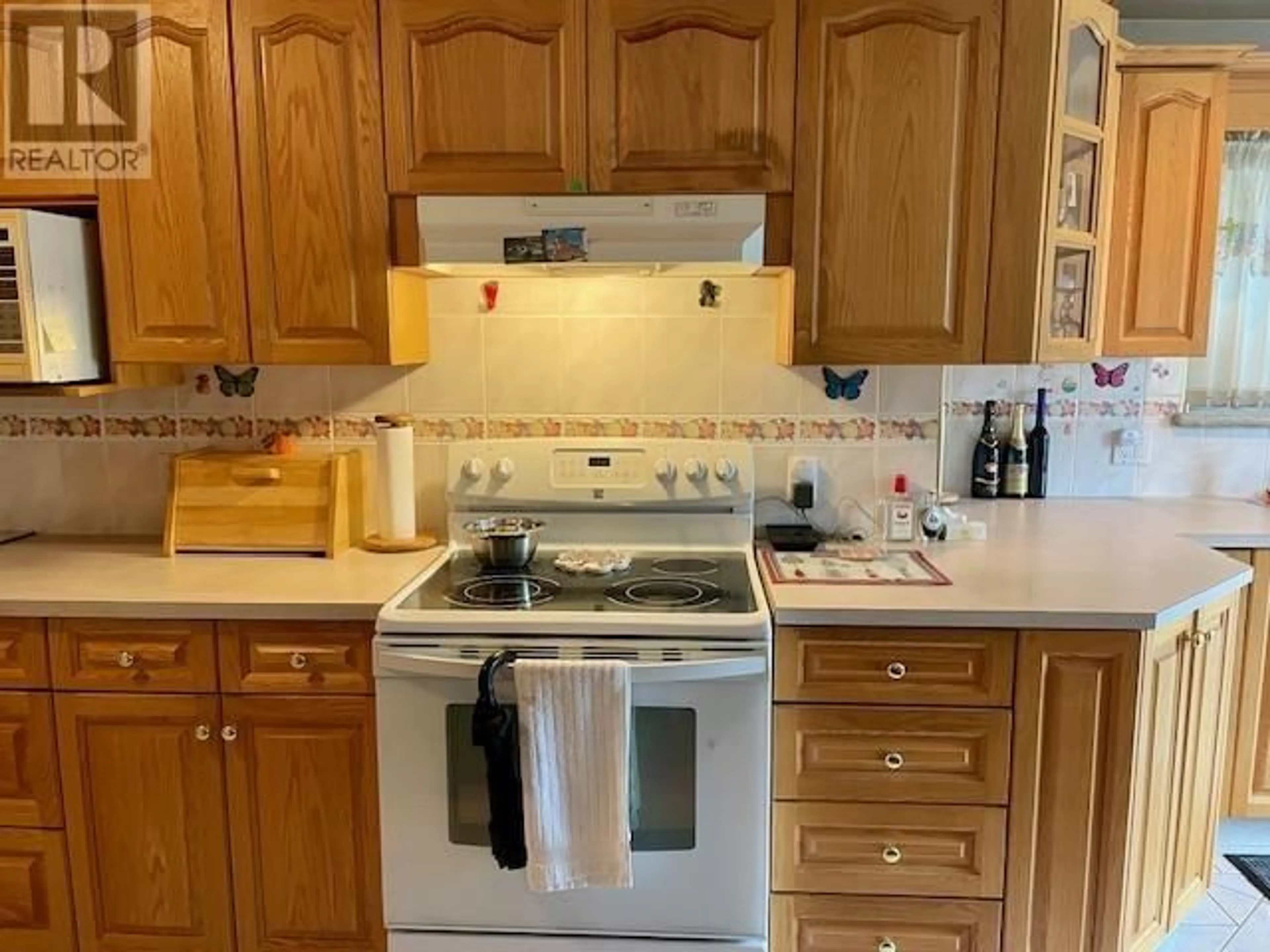 Standard kitchen, unknown for 3168 16TH AVENUE, Vancouver British Columbia V5M2M6