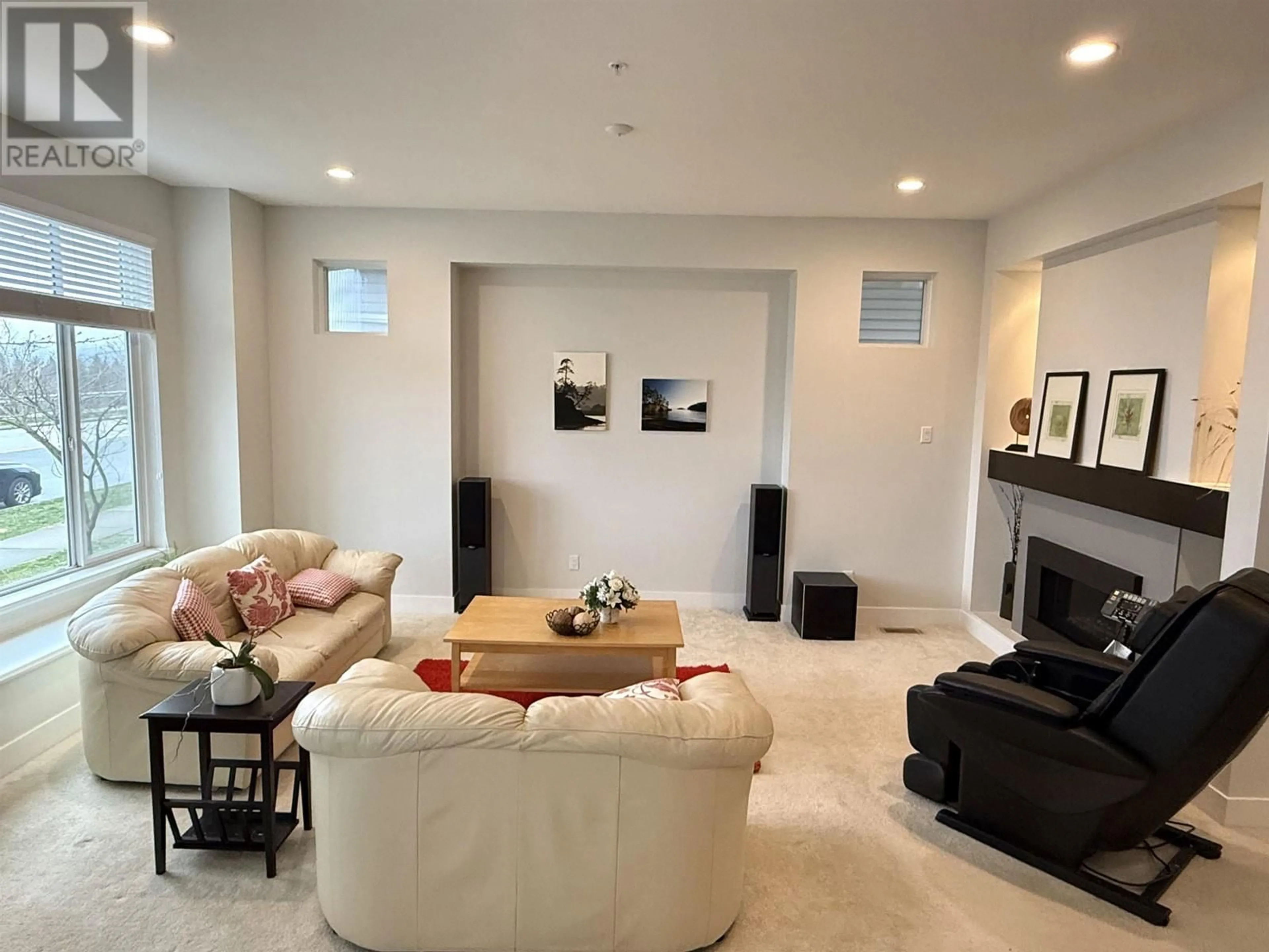 Living room with furniture, unknown for 10420 JACKSON ROAD, Maple Ridge British Columbia V2W0H8