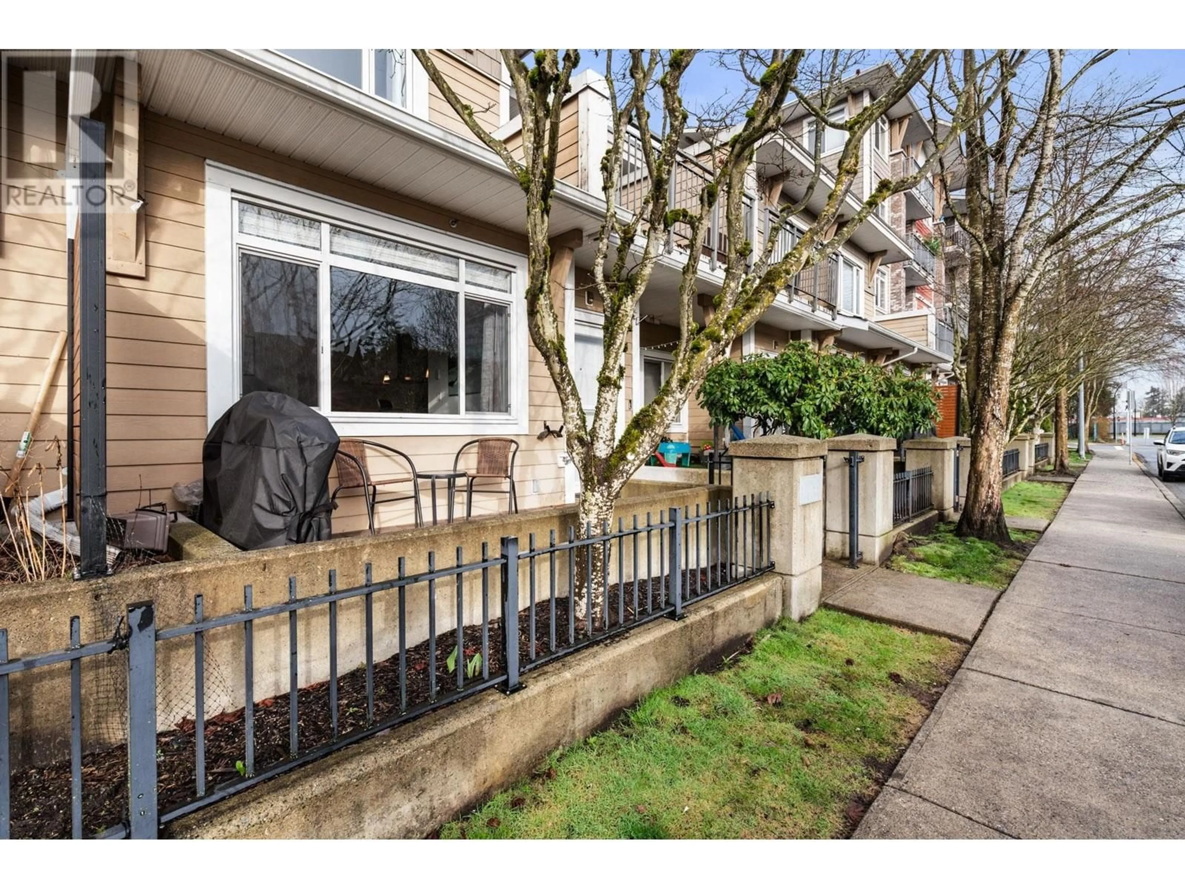 Patio, street for 108 - 12350 HARRIS ROAD, Pitt Meadows British Columbia V3Y0C5