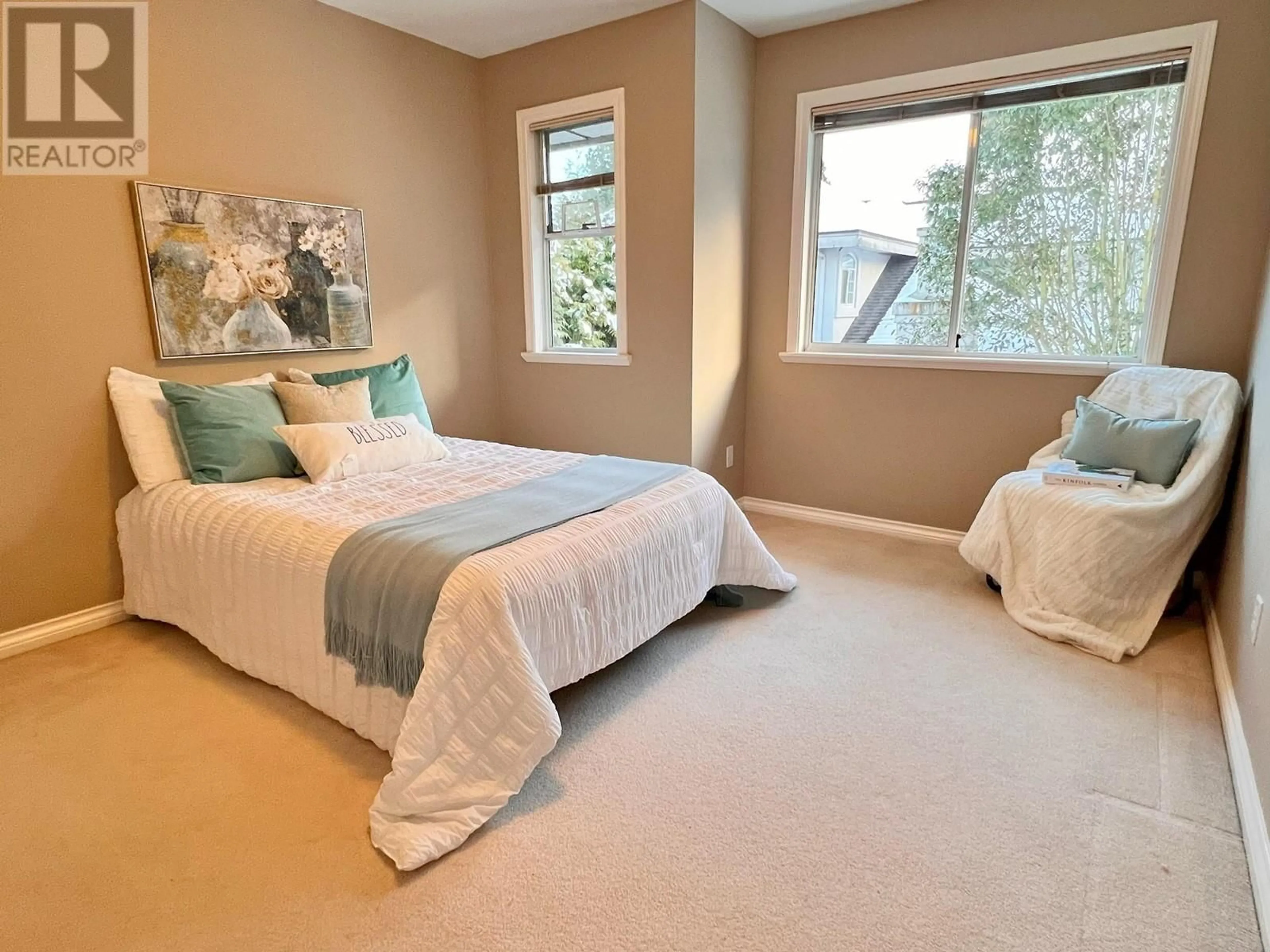 Bedroom with bed, carpet floor for 3500 RIVER ROAD, Richmond British Columbia V7C5M5