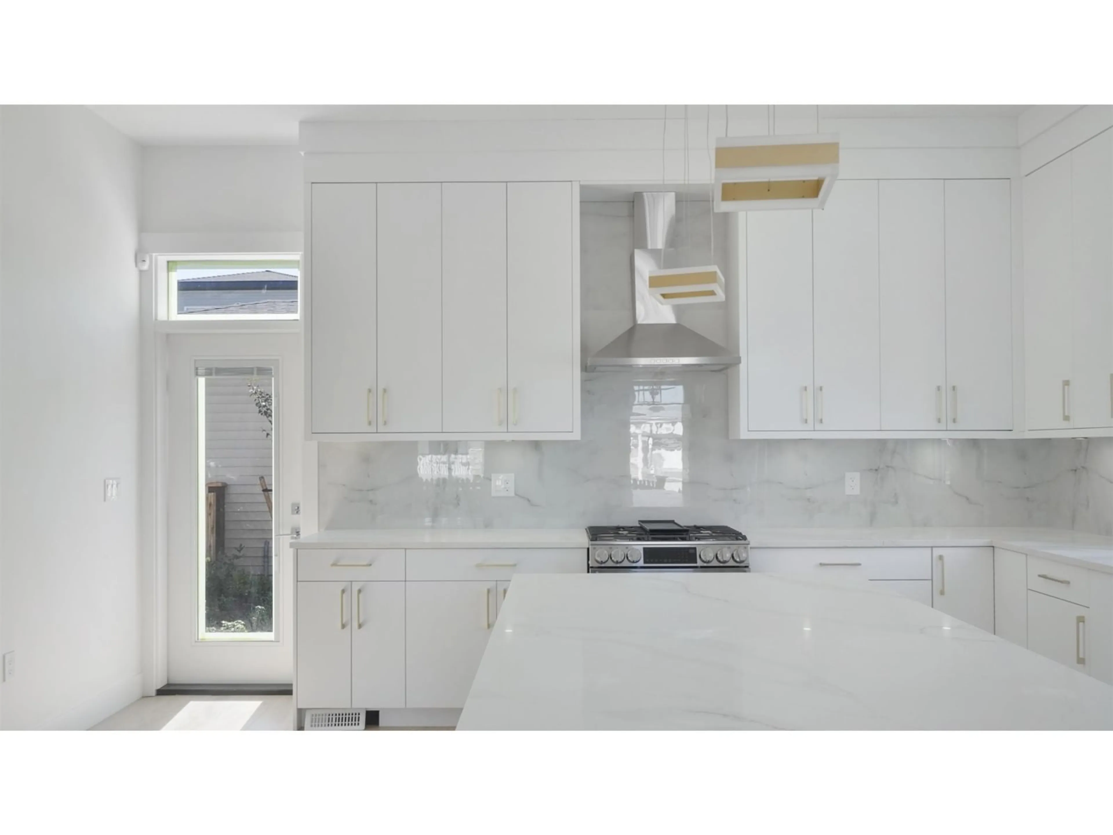 Contemporary kitchen, ceramic/tile floor for 20510 76, Langley British Columbia V2Y3S8