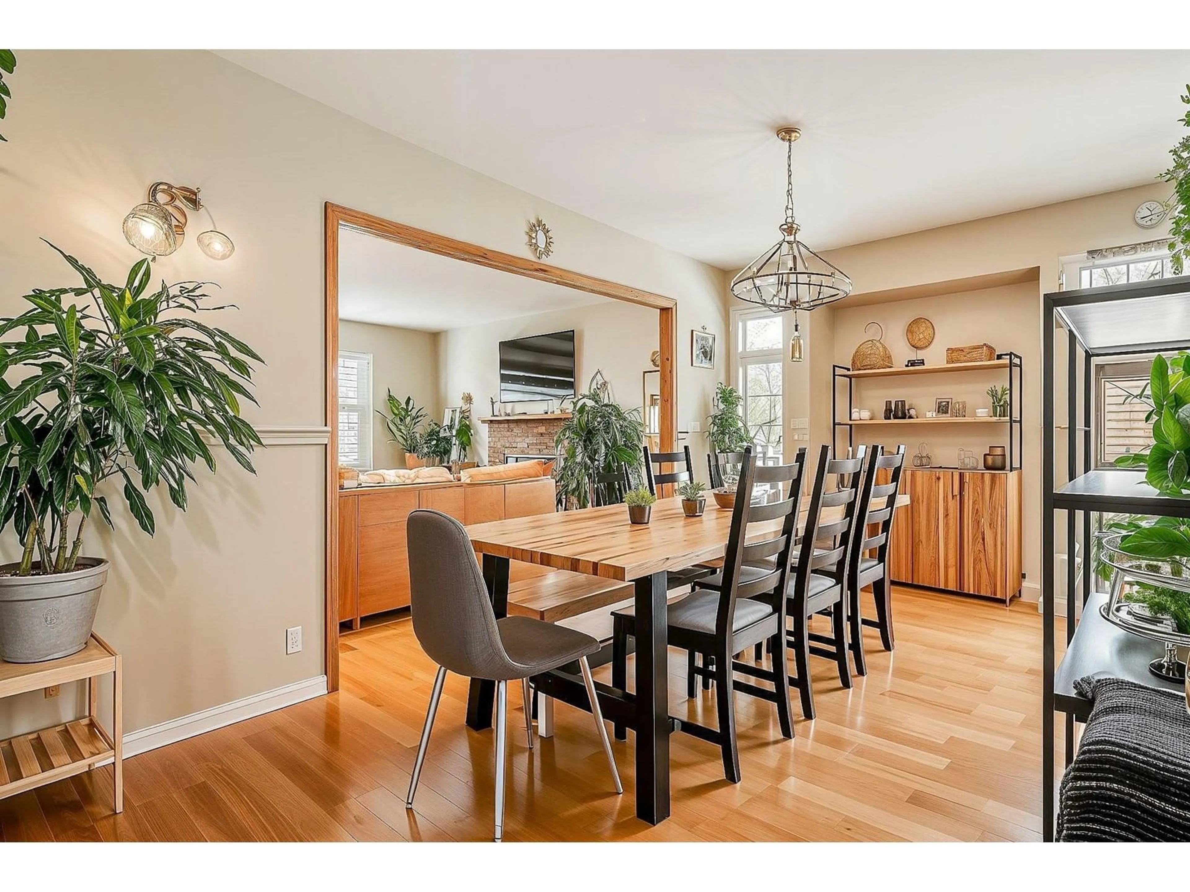 Dining room, wood/laminate floor for 15703 101 AVENUE, Surrey British Columbia V4N2S5