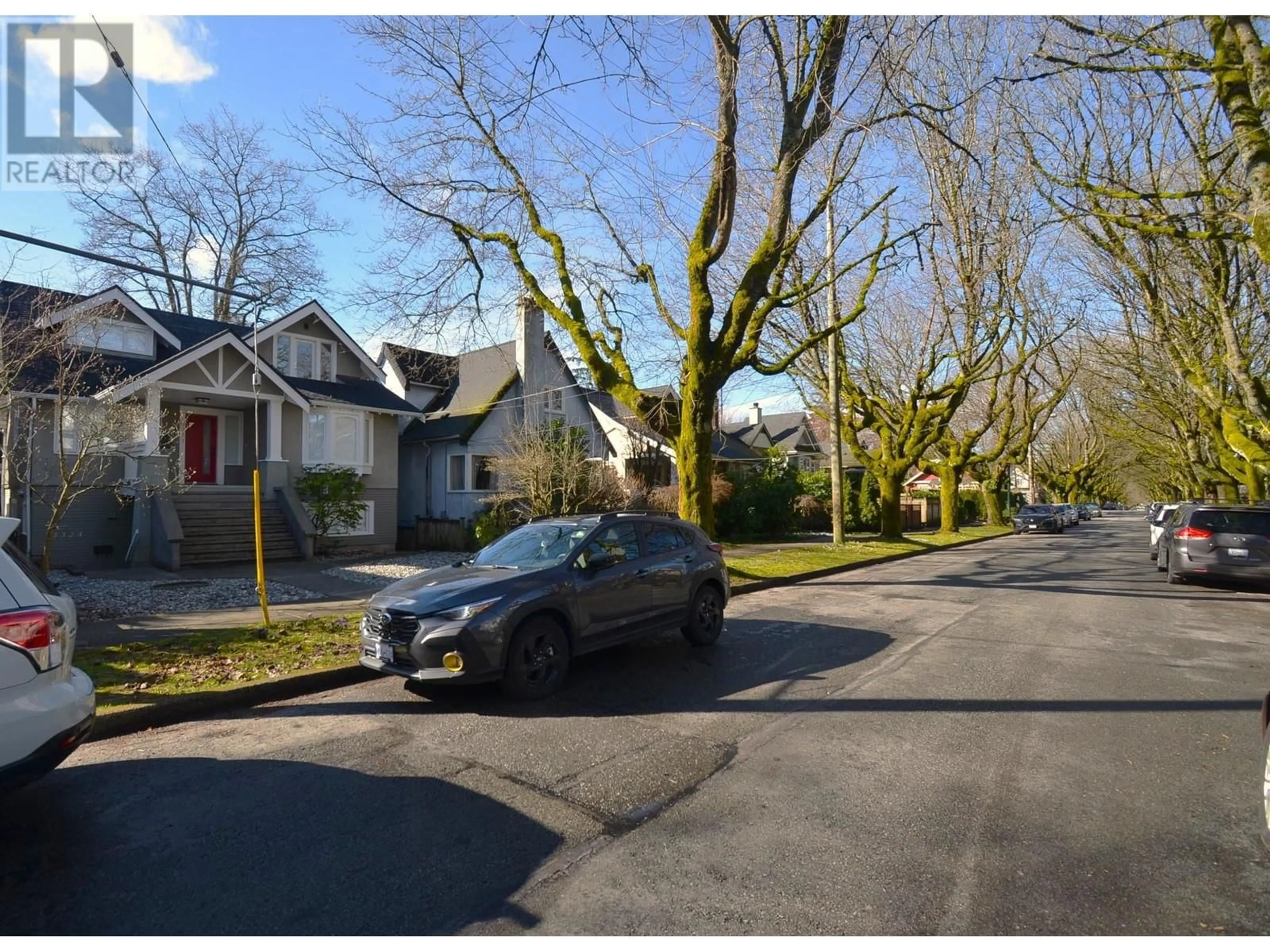 A pic from outside/outdoor area/front of a property/back of a property/a pic from drone, street for 3322 6TH AVENUE, Vancouver British Columbia V6R1T1
