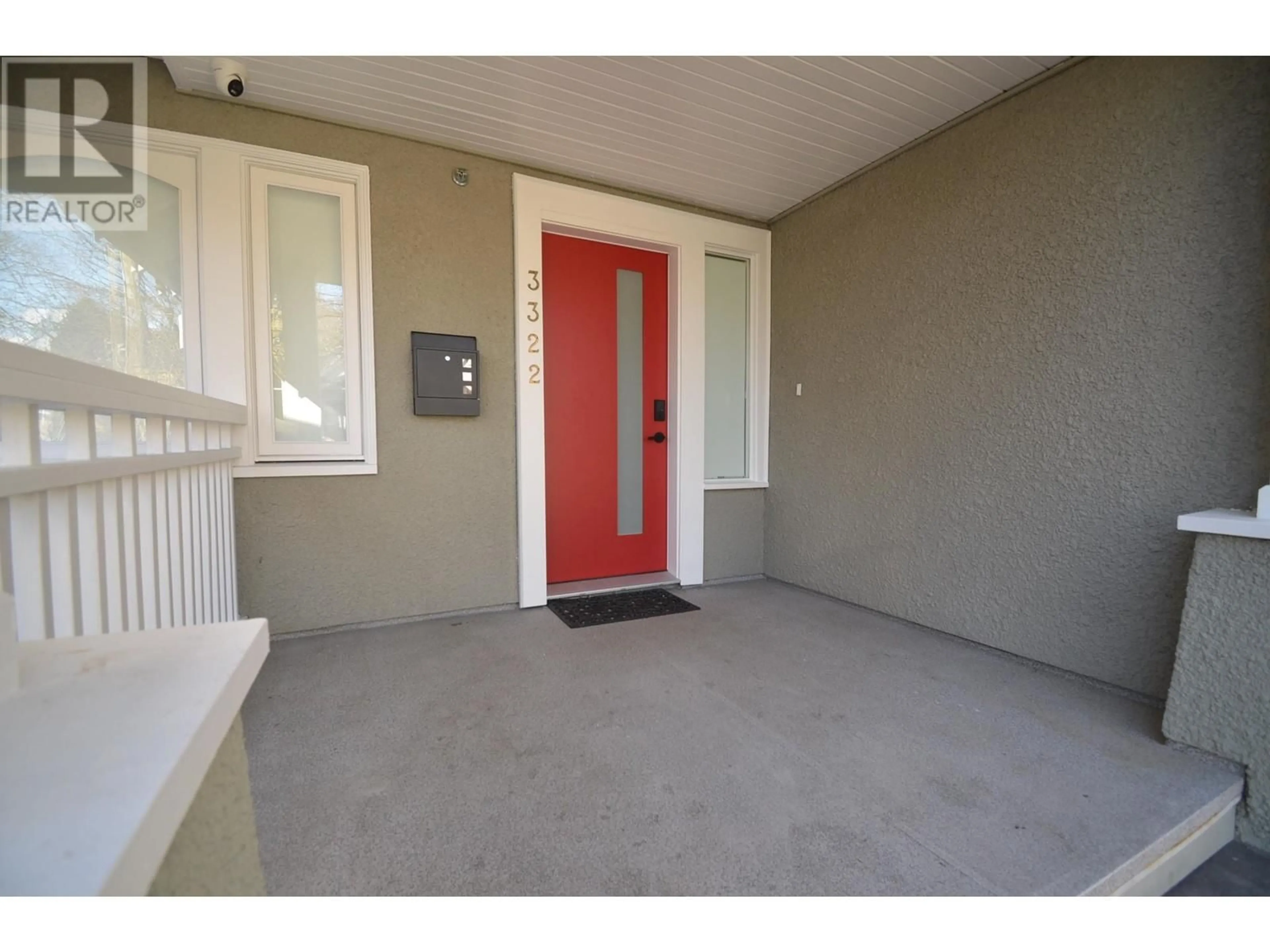 Indoor entryway for 3322 6TH AVENUE, Vancouver British Columbia V6R1T1