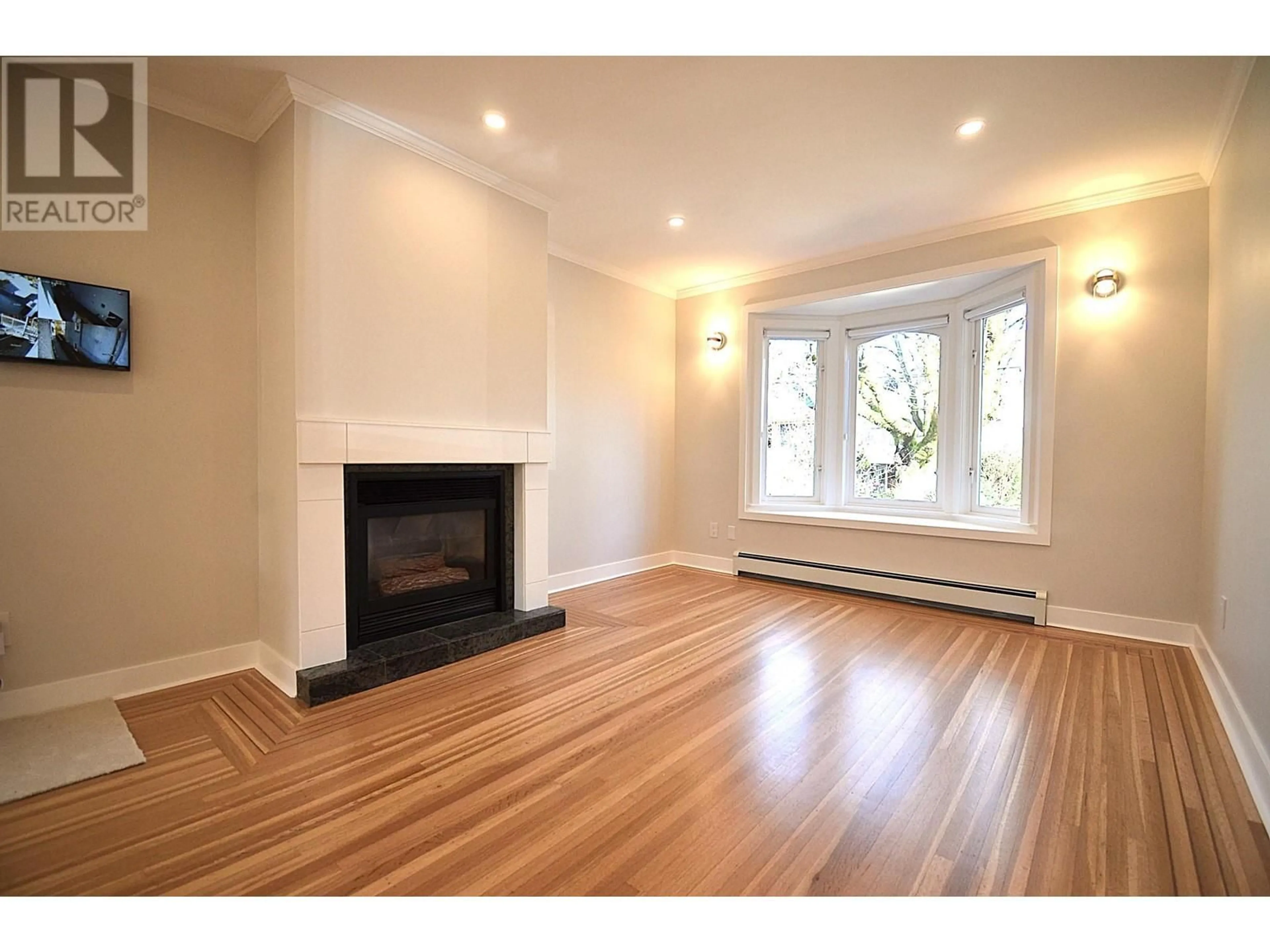 Unknown for 3322 6TH AVENUE, Vancouver British Columbia V6R1T1