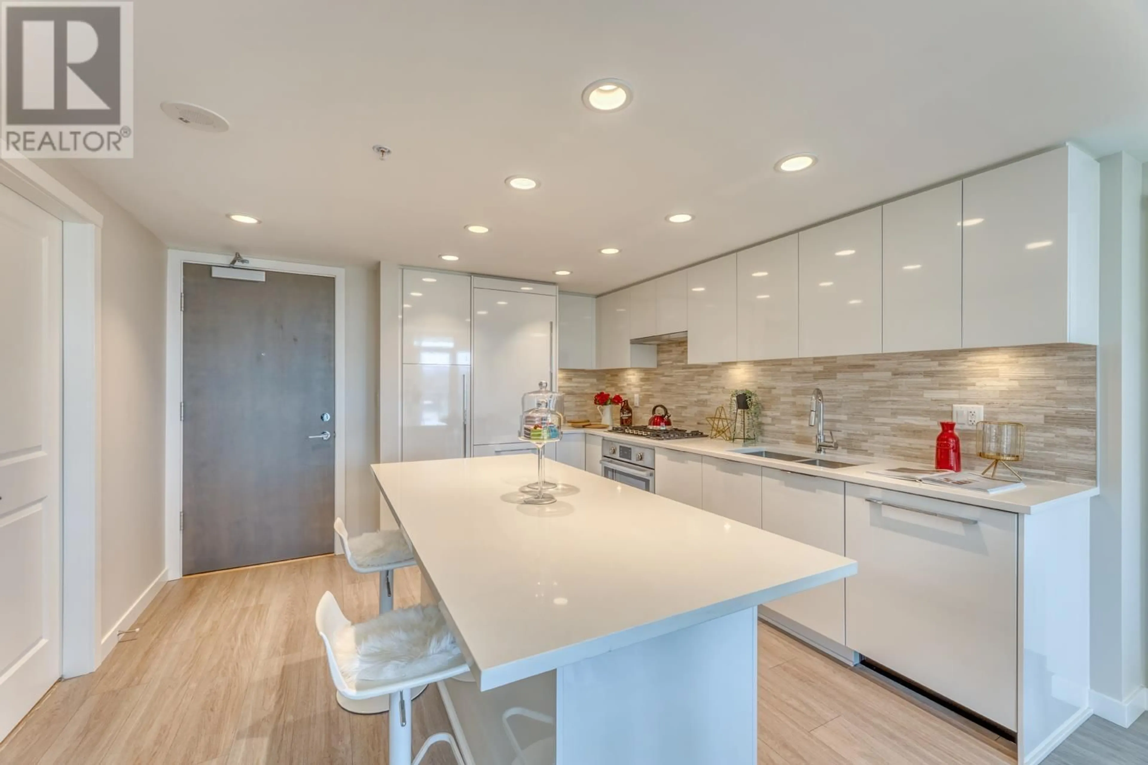 Contemporary kitchen, ceramic/tile floor for 1004 - 1182 WESTWOOD STREET, Coquitlam British Columbia V3B0T9
