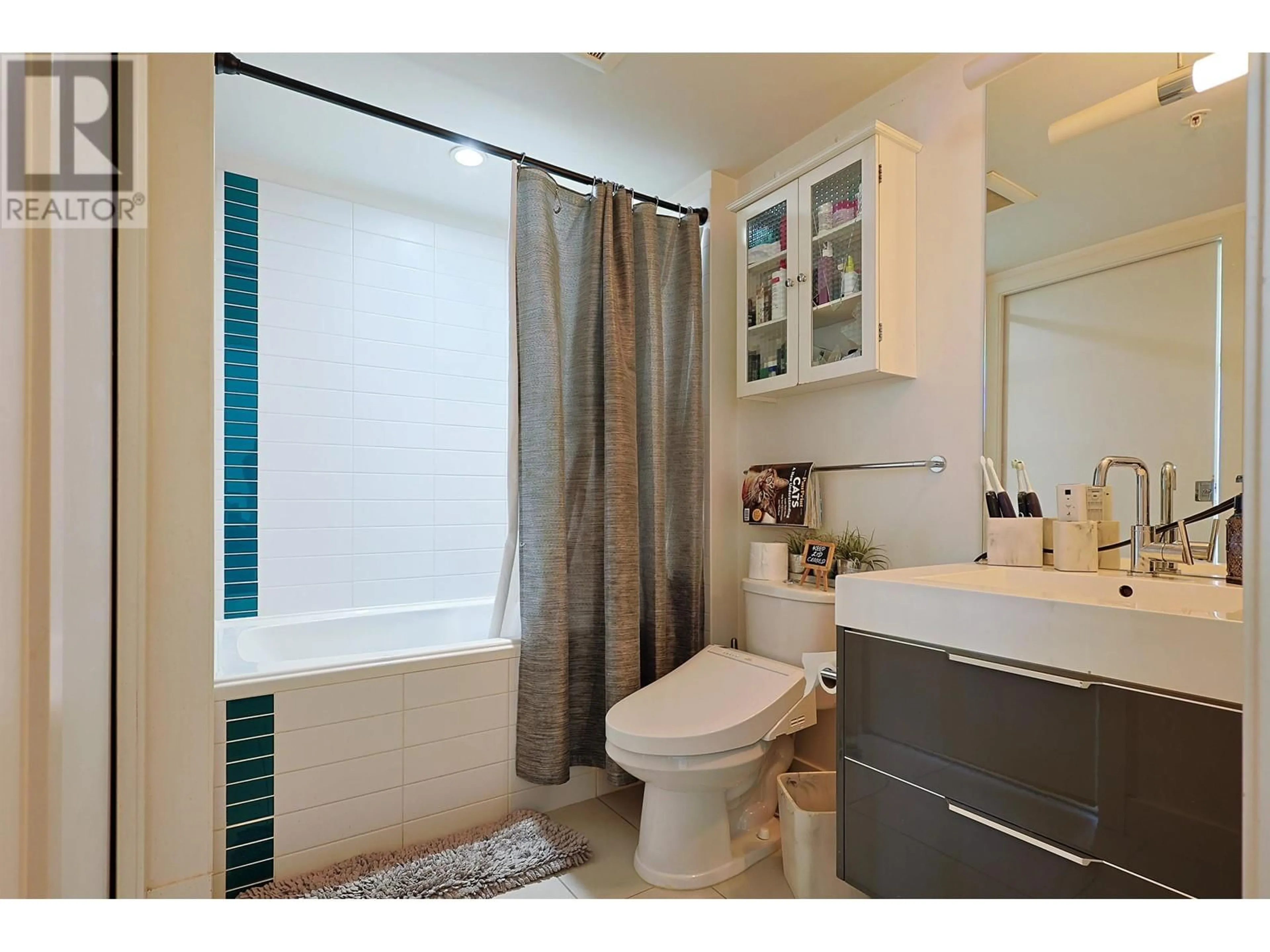 Standard bathroom, ceramic/tile floor for 908 1325 ROLSTON STREET, Vancouver British Columbia V6B0M2