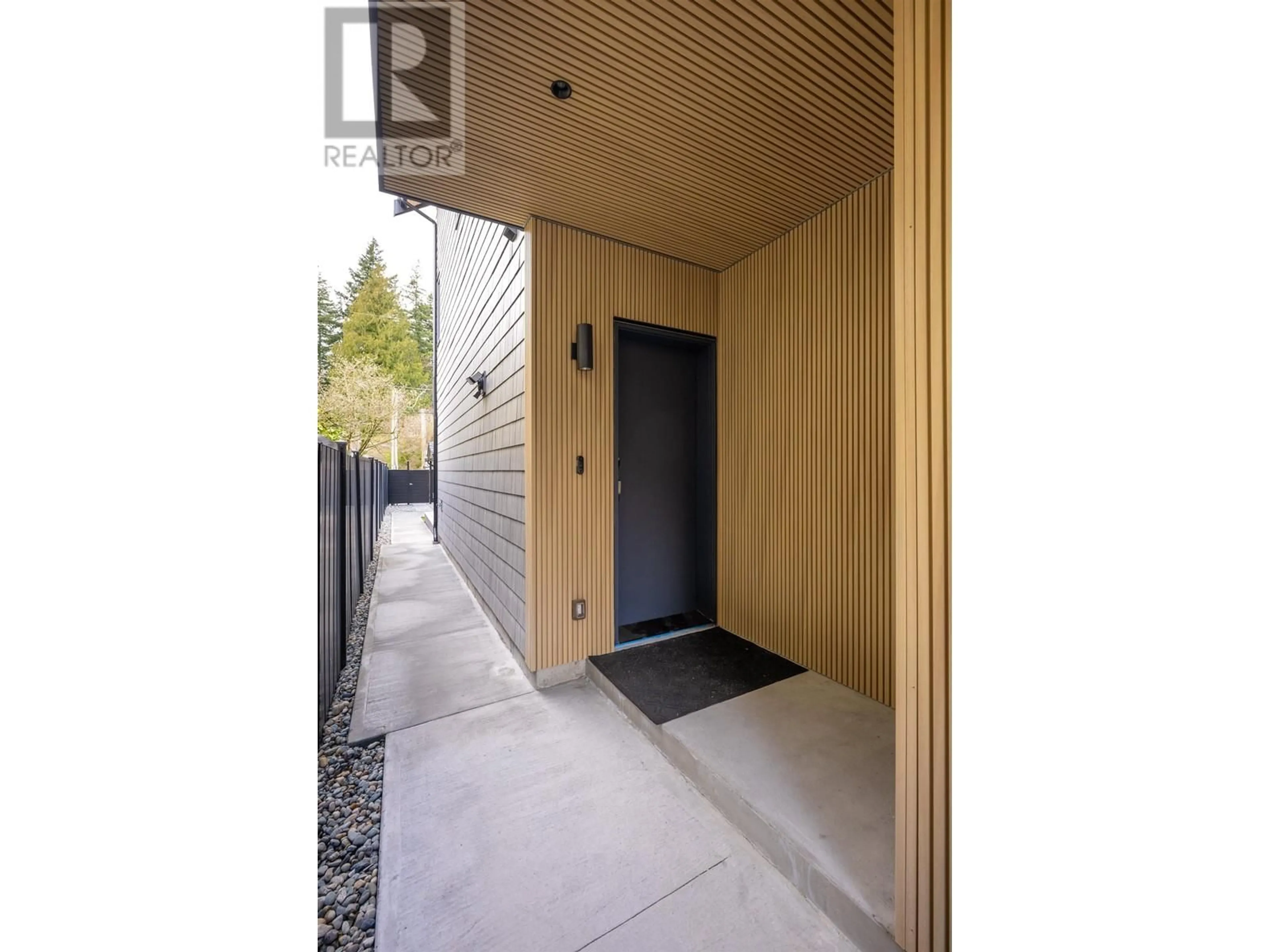 Indoor entryway for 1 - 5937 HOLLAND STREET, Vancouver British Columbia V6N2B2