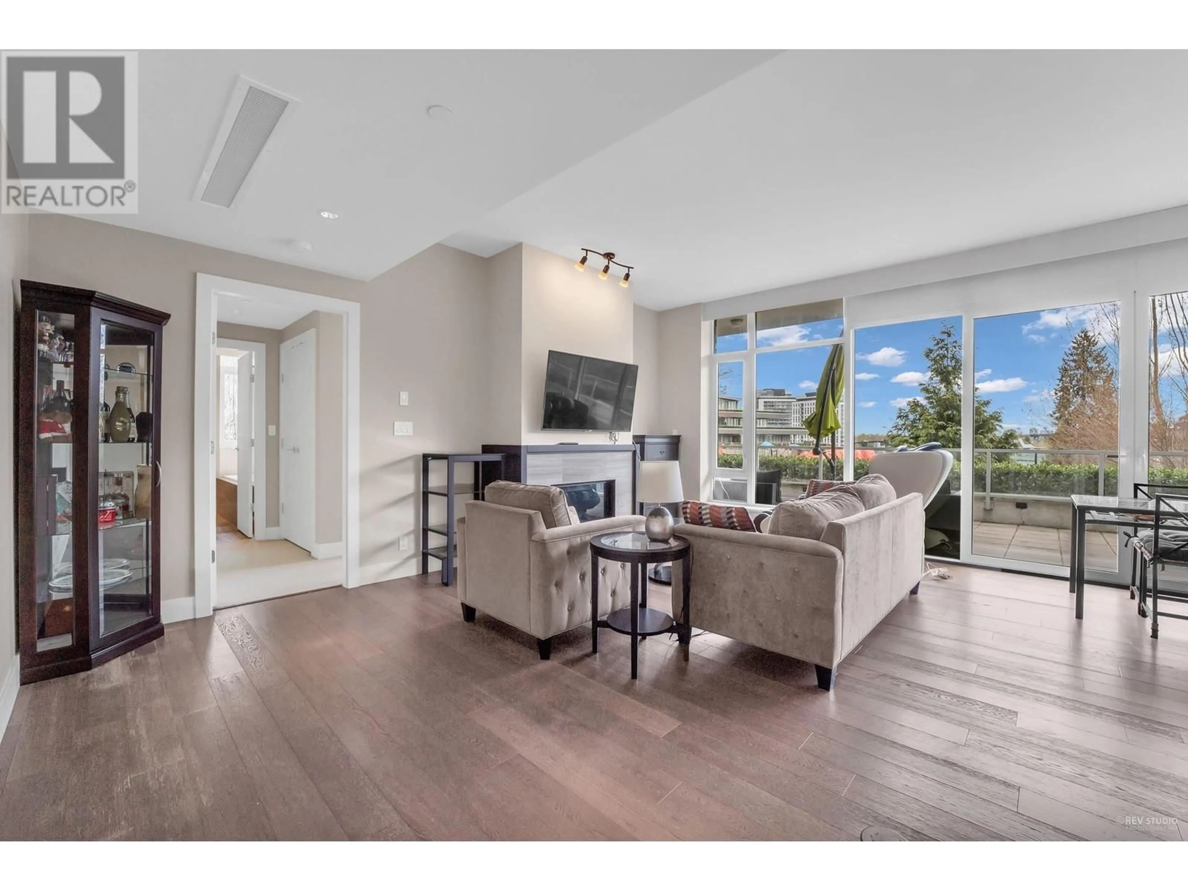 Living room with furniture, unknown for 102 - 908 KEITH ROAD, West Vancouver British Columbia V7T1M3