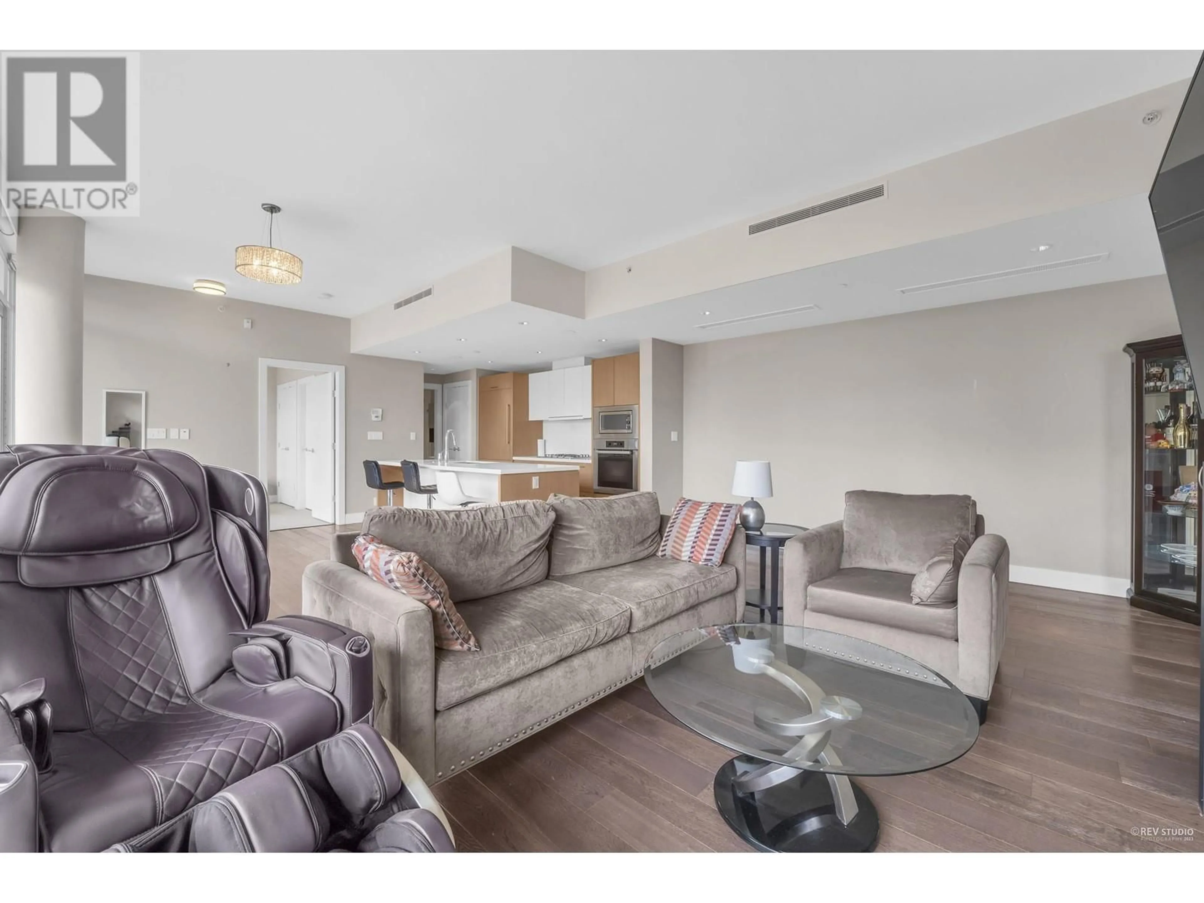Living room with furniture, unknown for 102 - 908 KEITH ROAD, West Vancouver British Columbia V7T1M3
