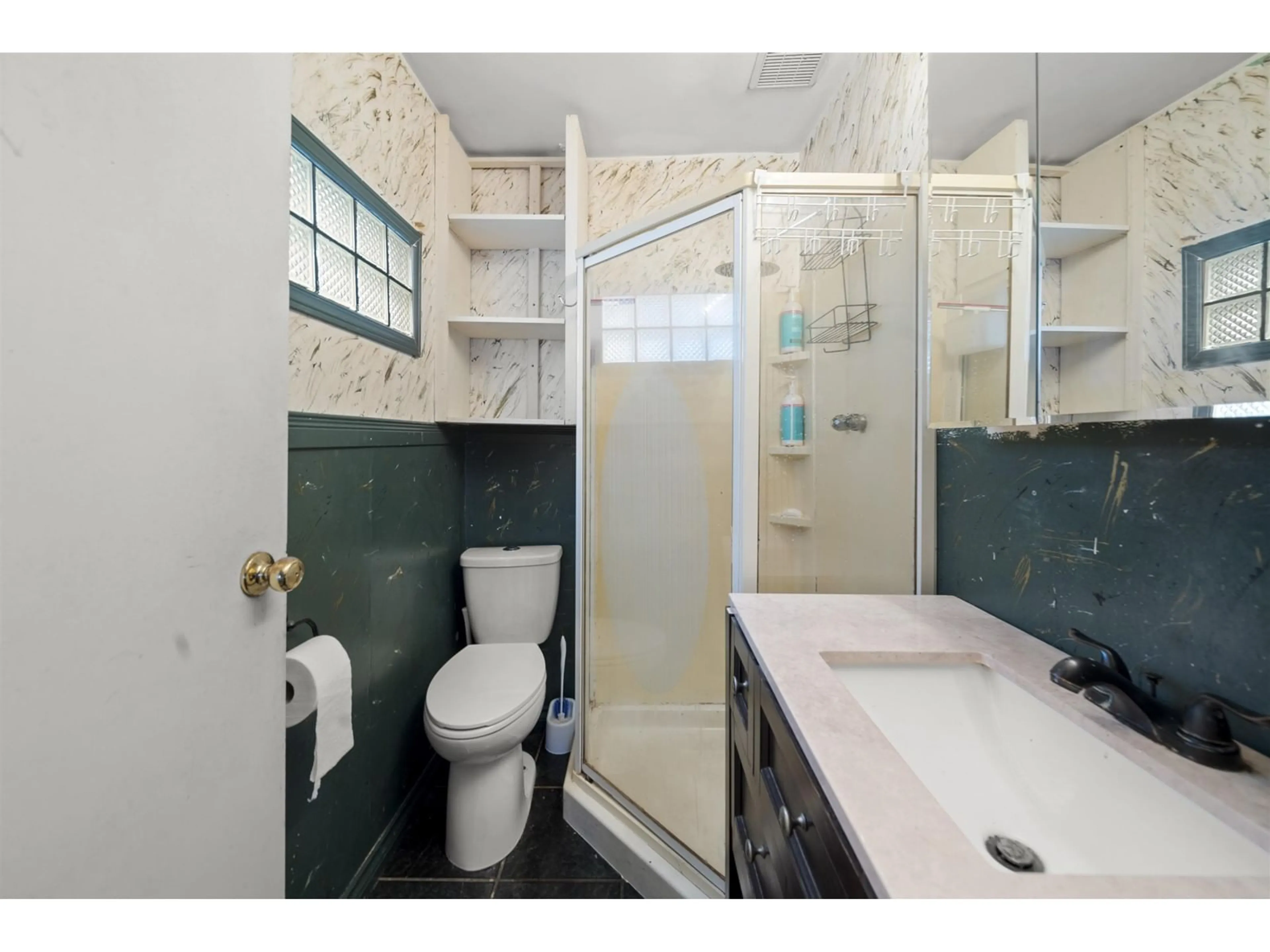 Standard bathroom, ceramic/tile floor for 14349 KINDERSLEY DRIVE, Surrey British Columbia V3R5R1