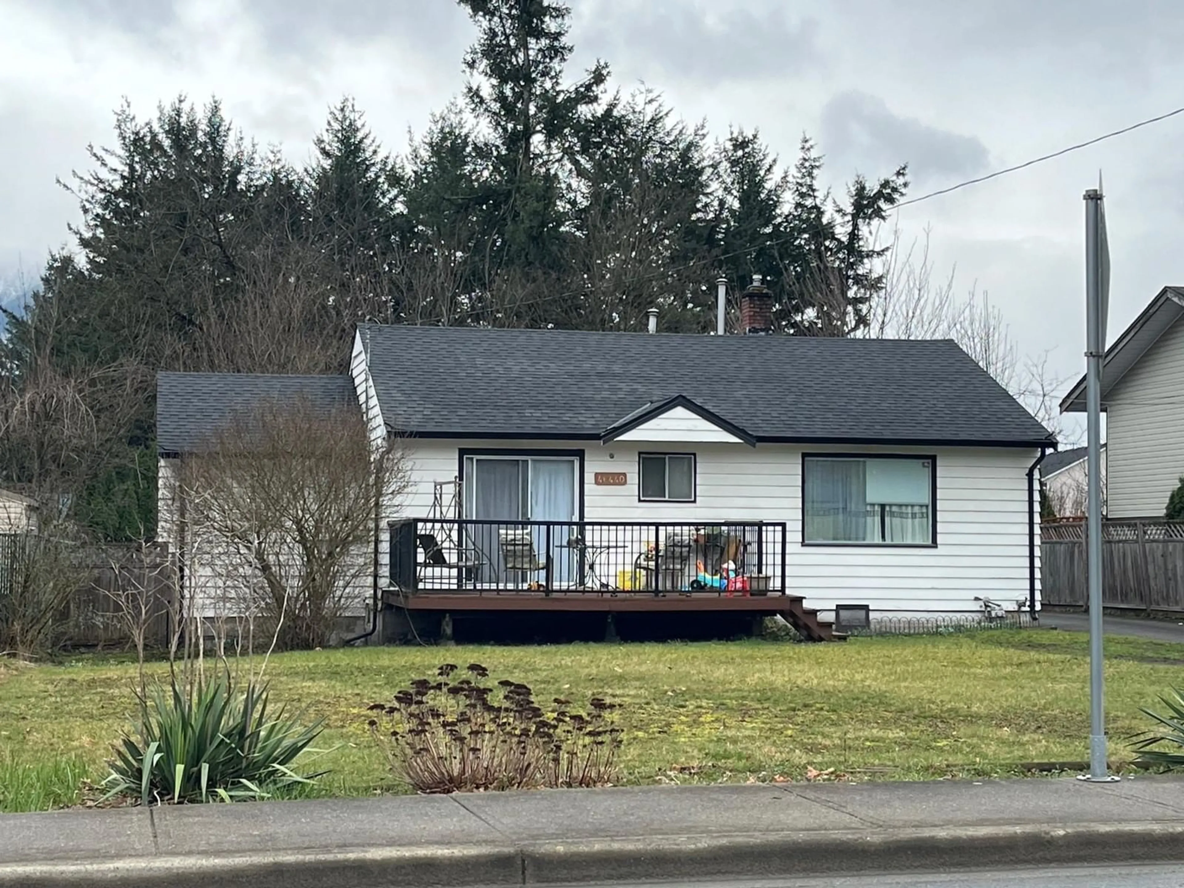 Home with vinyl exterior material, street for 46440 STEVENSON ROAD, Chilliwack British Columbia V2R4M2