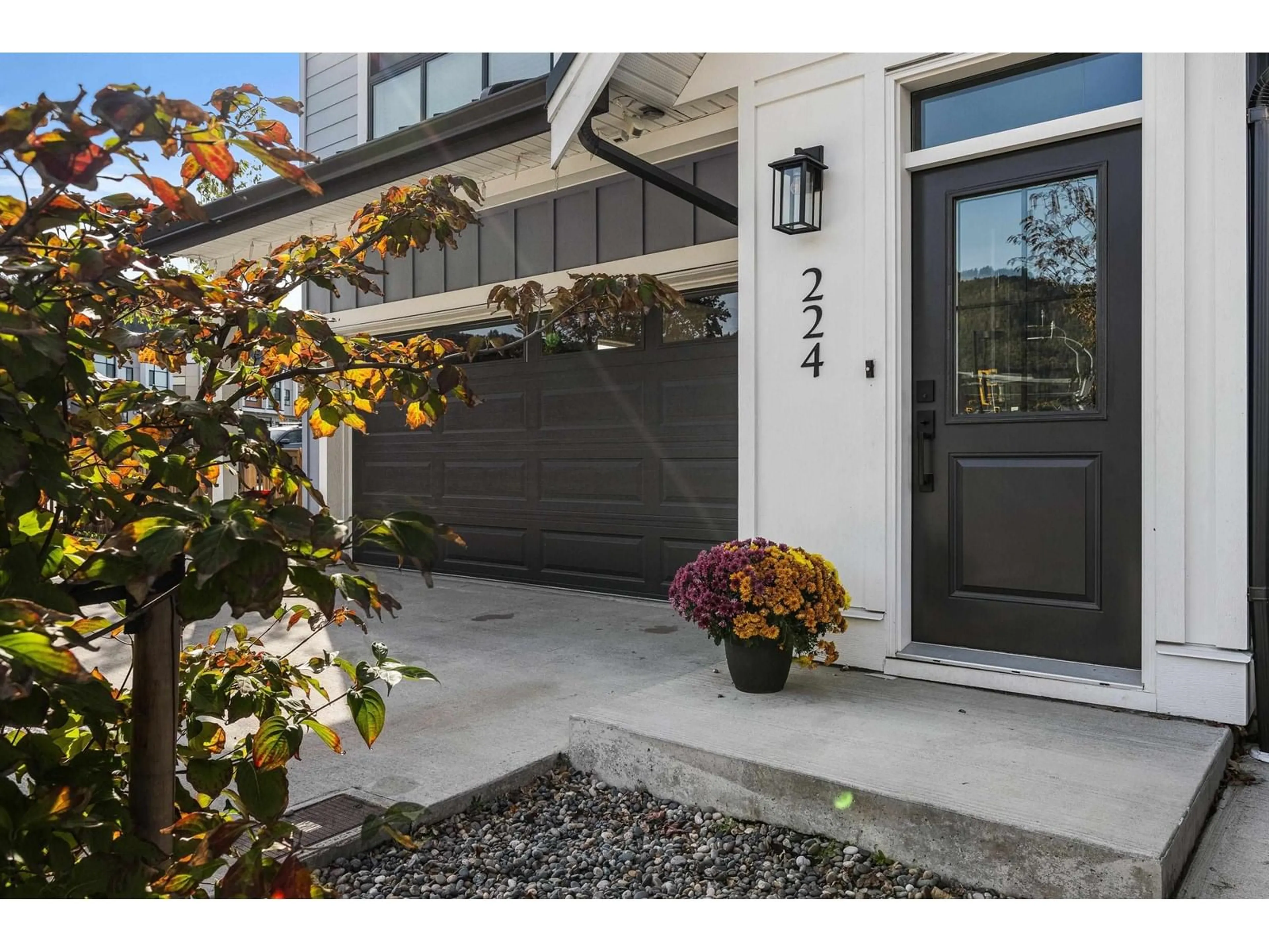 Indoor entryway for 224 46211 PROMONTORY ROAD|Sardis South, Chilliwack British Columbia V2R6E4