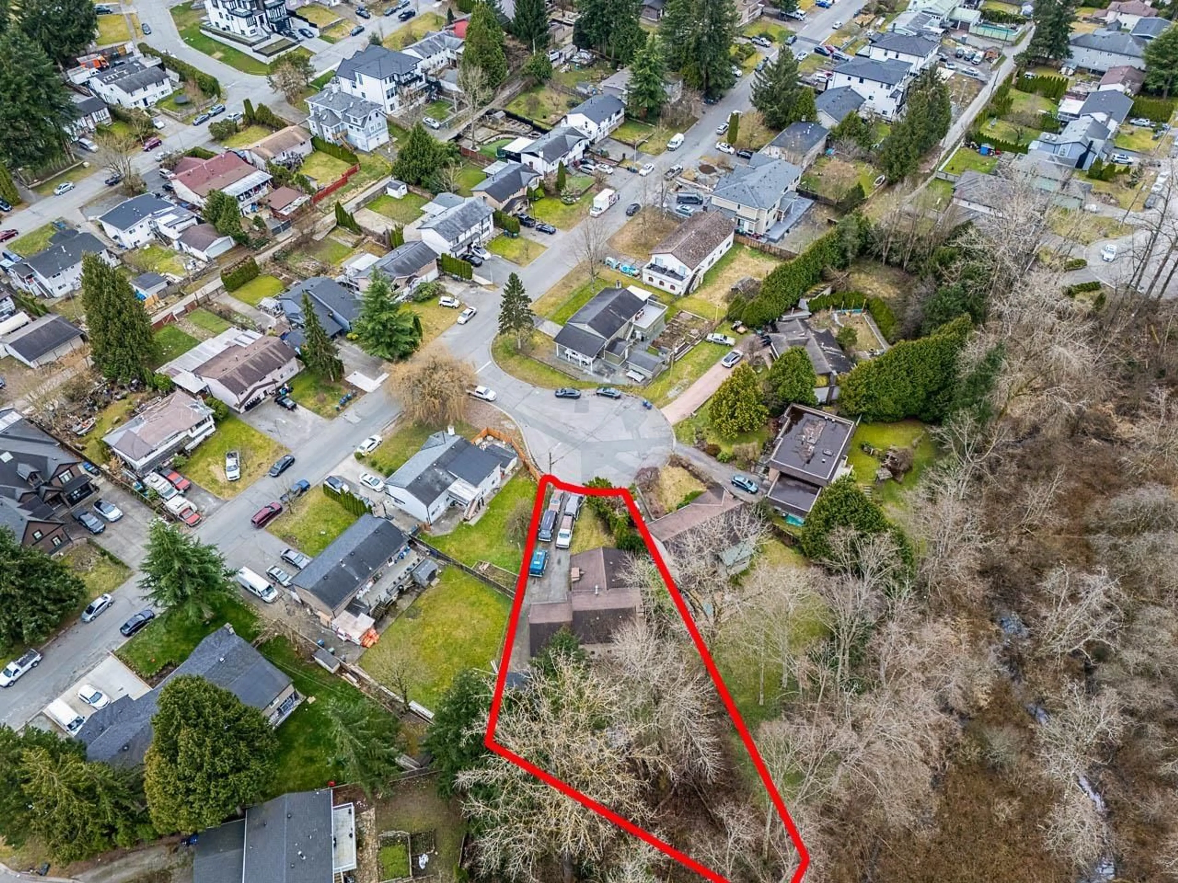 A pic from outside/outdoor area/front of a property/back of a property/a pic from drone, street for 7976 141A STREET, Surrey British Columbia V3W6L6