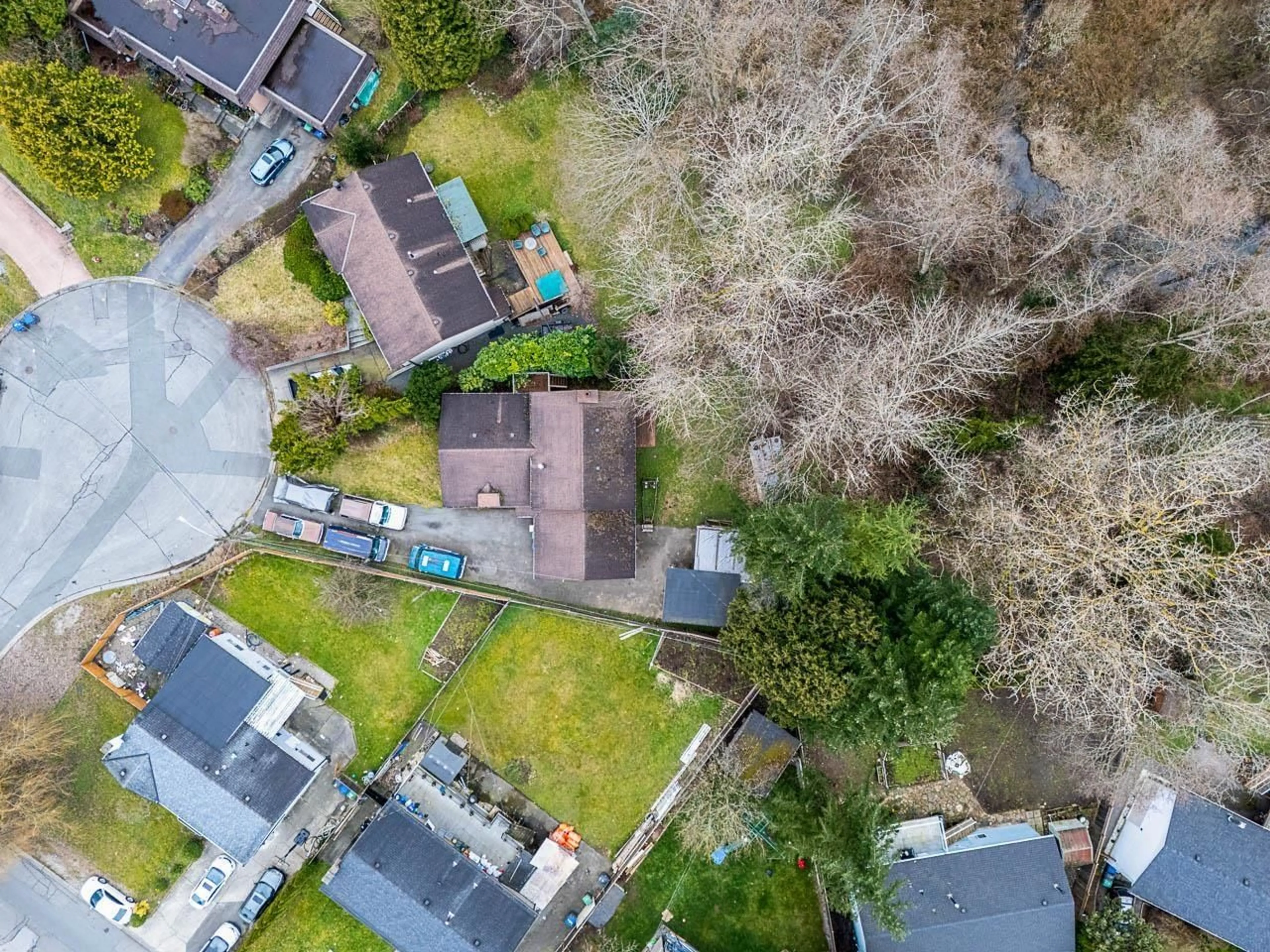 A pic from outside/outdoor area/front of a property/back of a property/a pic from drone, street for 7976 141A STREET, Surrey British Columbia V3W6L6