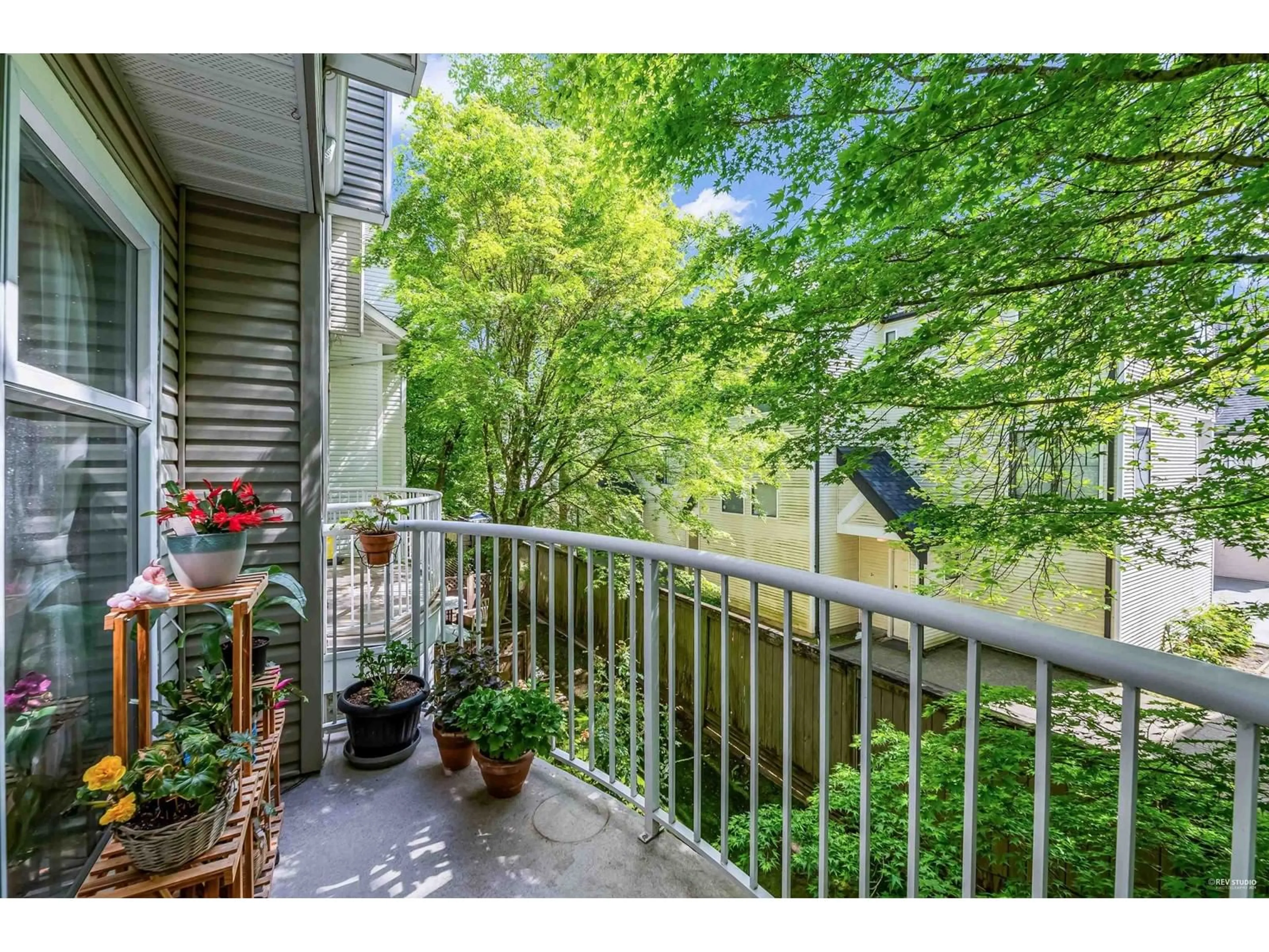 Patio, water/lake/river/ocean view for 401 14188 103A AVENUE, Surrey British Columbia V3T5S6