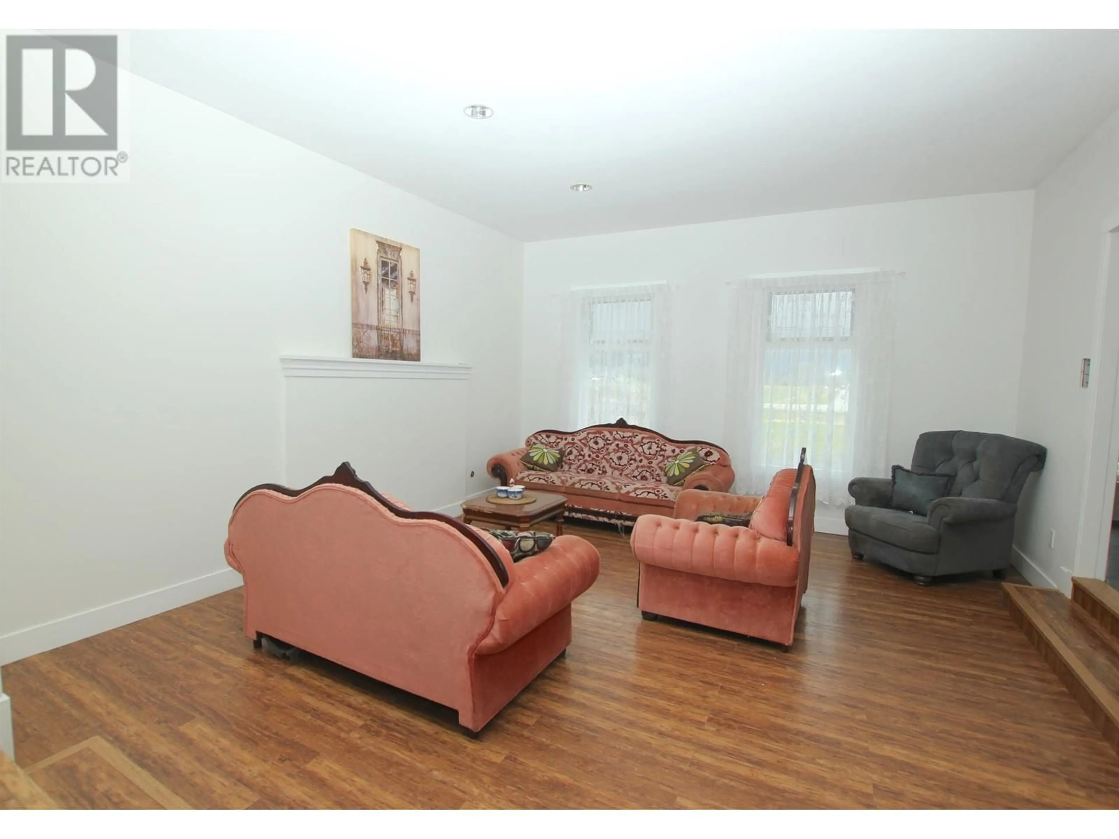 Living room with furniture, wood/laminate floor for 19682 RICHARDSON ROAD, Pitt Meadows British Columbia V3Y1Z1
