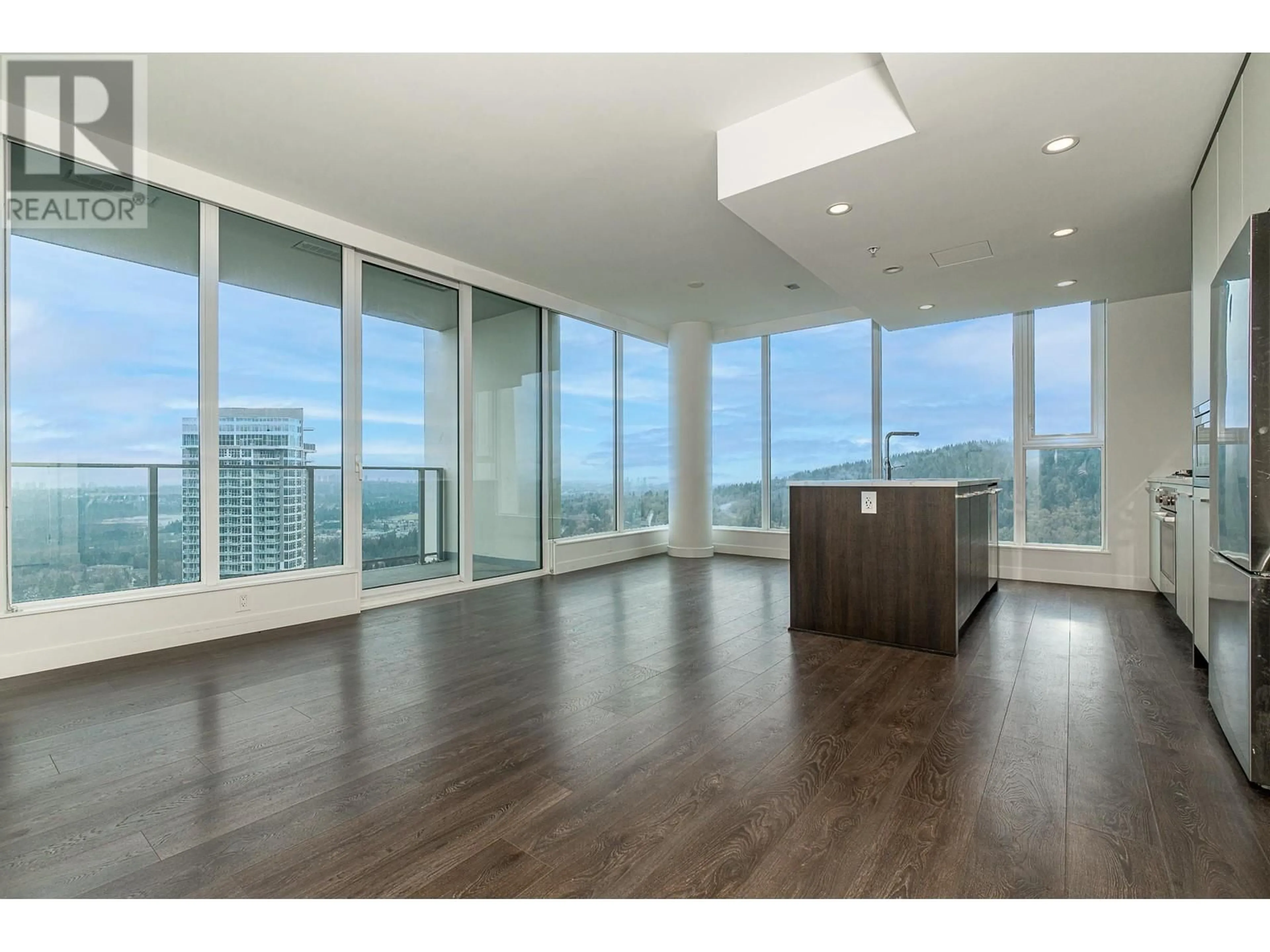 A pic of a room for 3901 - 567 CLARKE ROAD, Coquitlam British Columbia V3J0K7