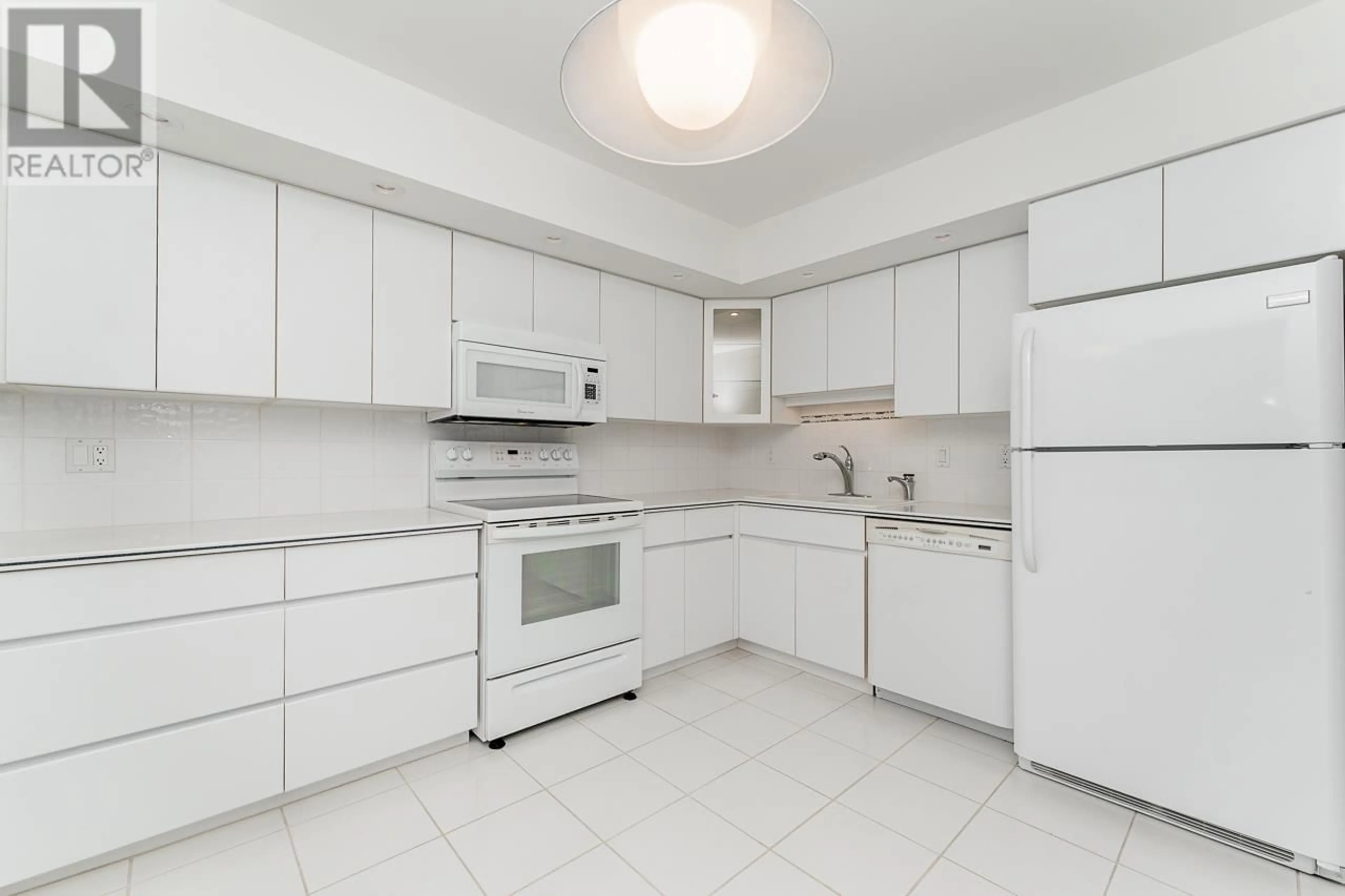 Standard kitchen, ceramic/tile floor for 7319 CORONADO DRIVE, Burnaby British Columbia V5A1P9