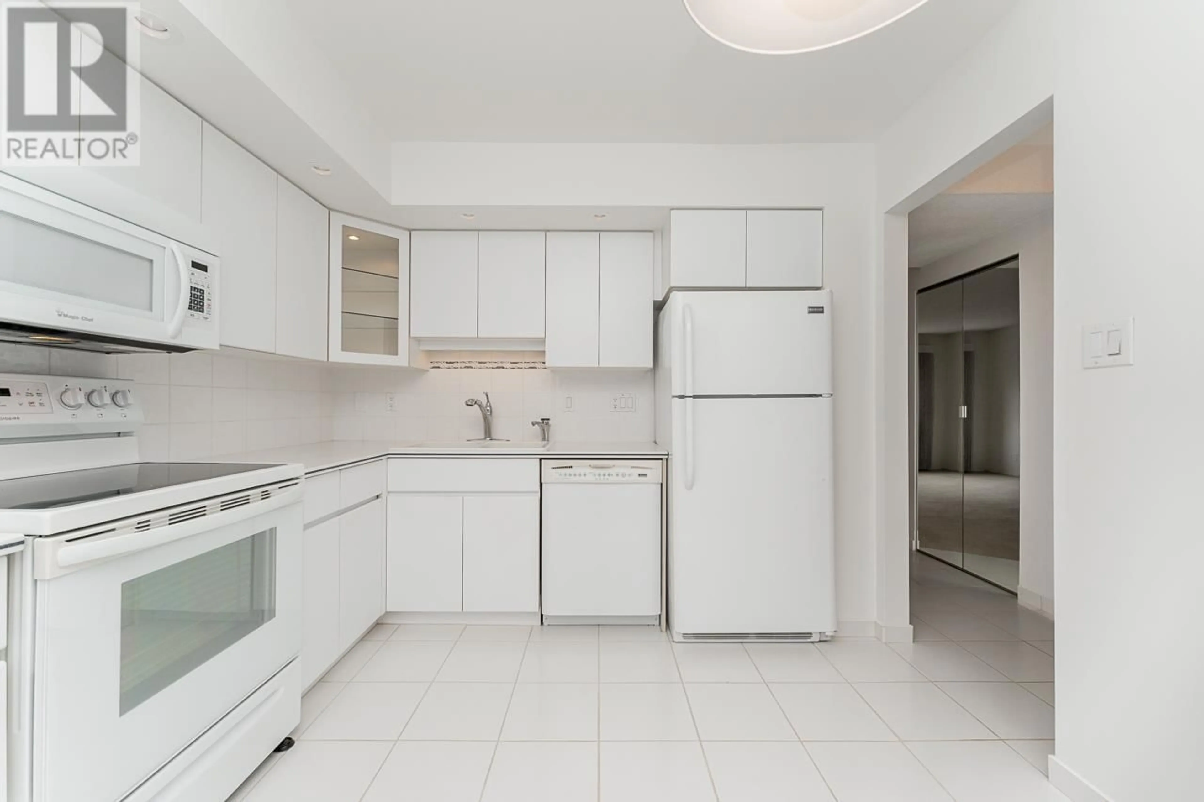 Standard kitchen, ceramic/tile floor for 7319 CORONADO DRIVE, Burnaby British Columbia V5A1P9