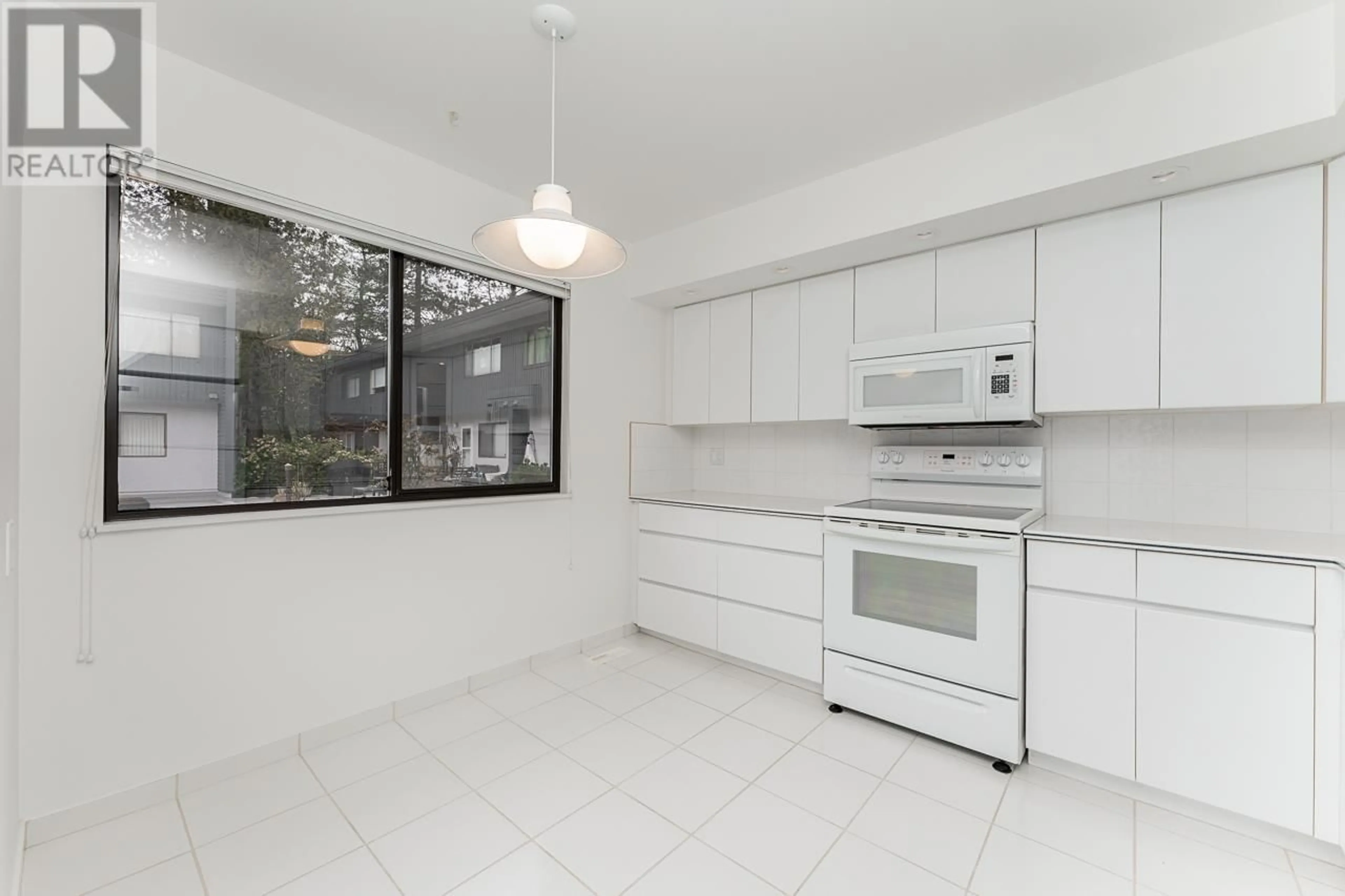 Standard kitchen, ceramic/tile floor for 7319 CORONADO DRIVE, Burnaby British Columbia V5A1P9