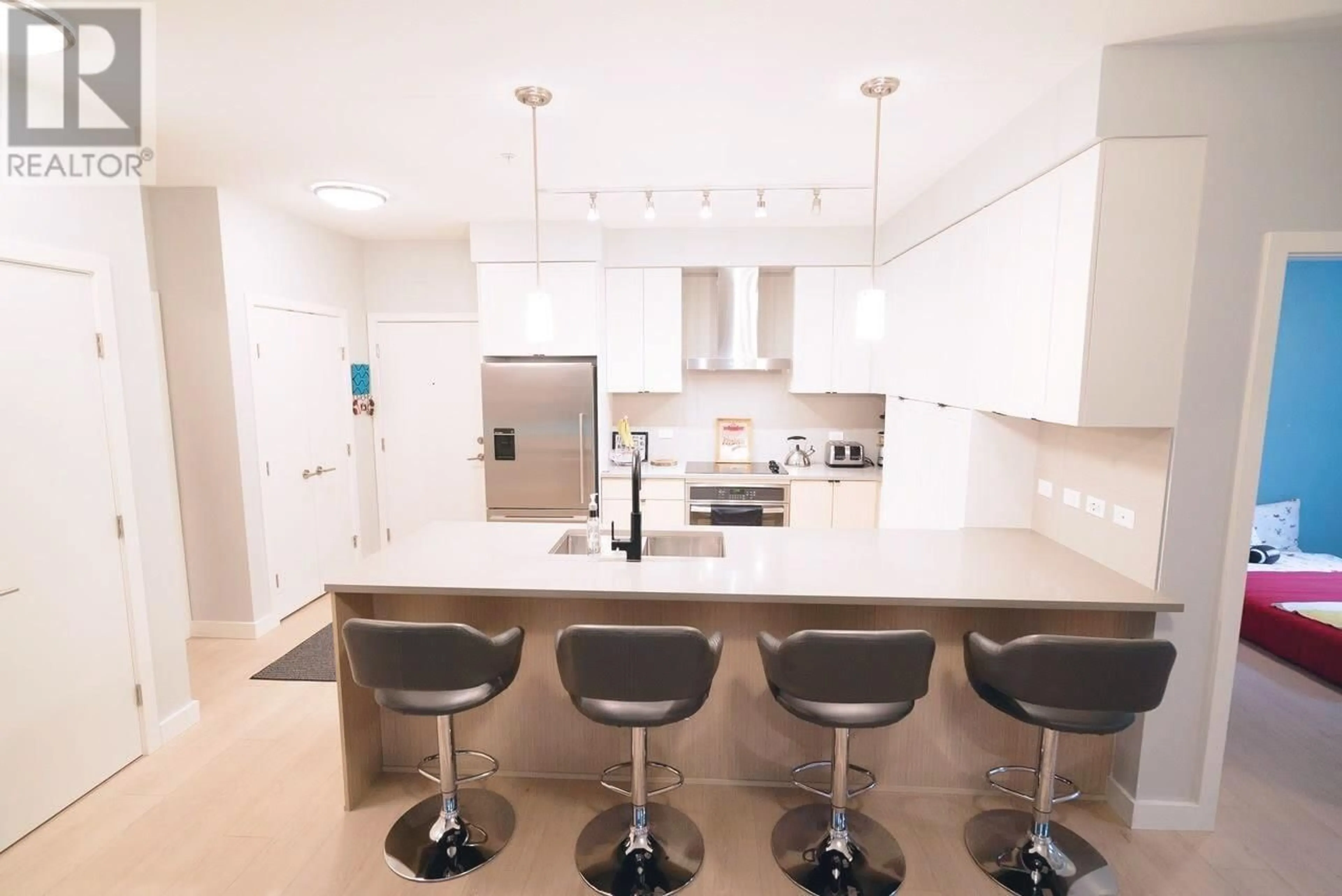 Contemporary kitchen, ceramic/tile floor for 112 - 3205 MOUNTAIN HIGHWAY, North Vancouver British Columbia V7K0A3
