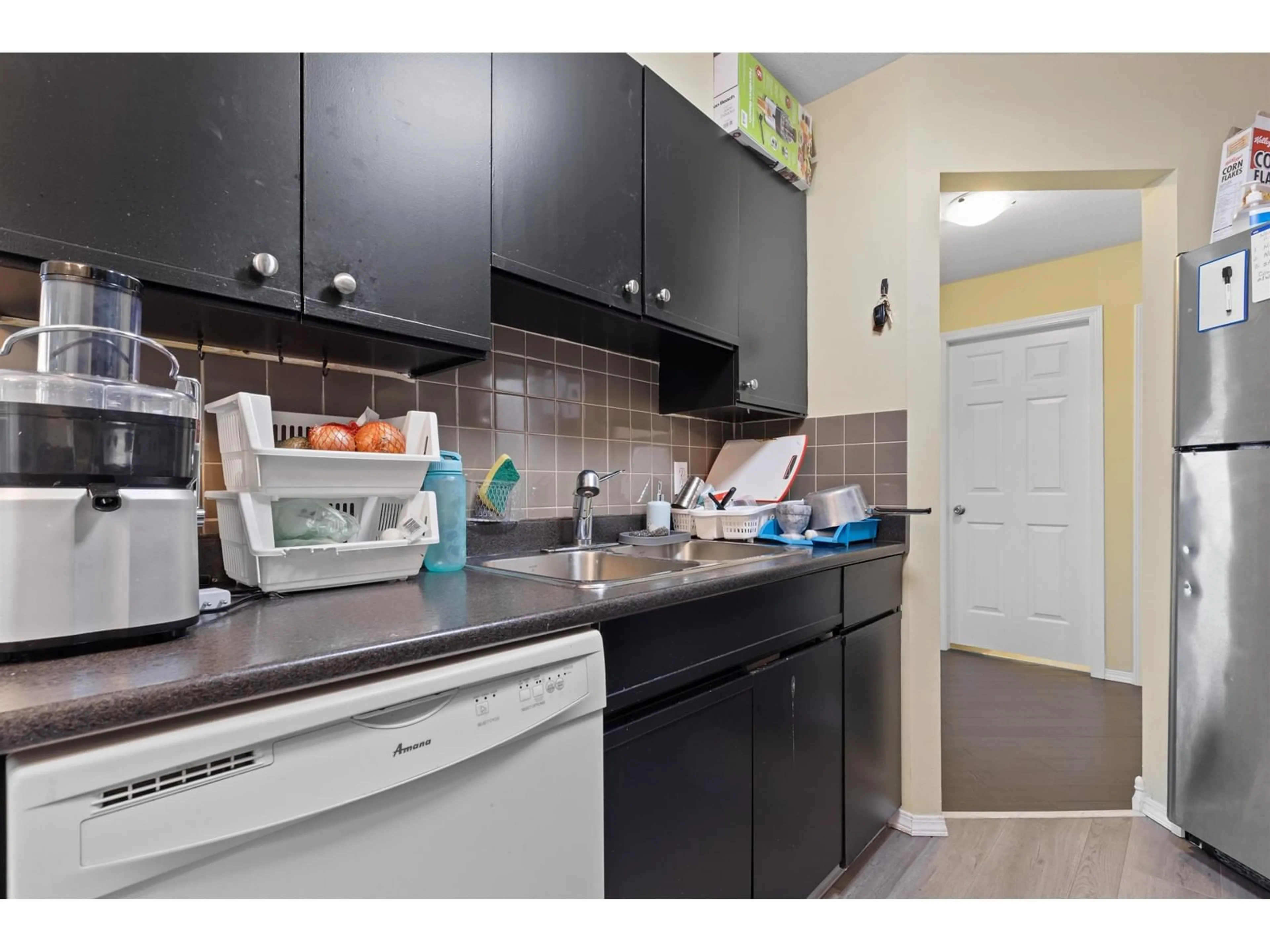 Standard kitchen, unknown for 205 - 45702 WATSON ROAD, Chilliwack British Columbia V2R3E6