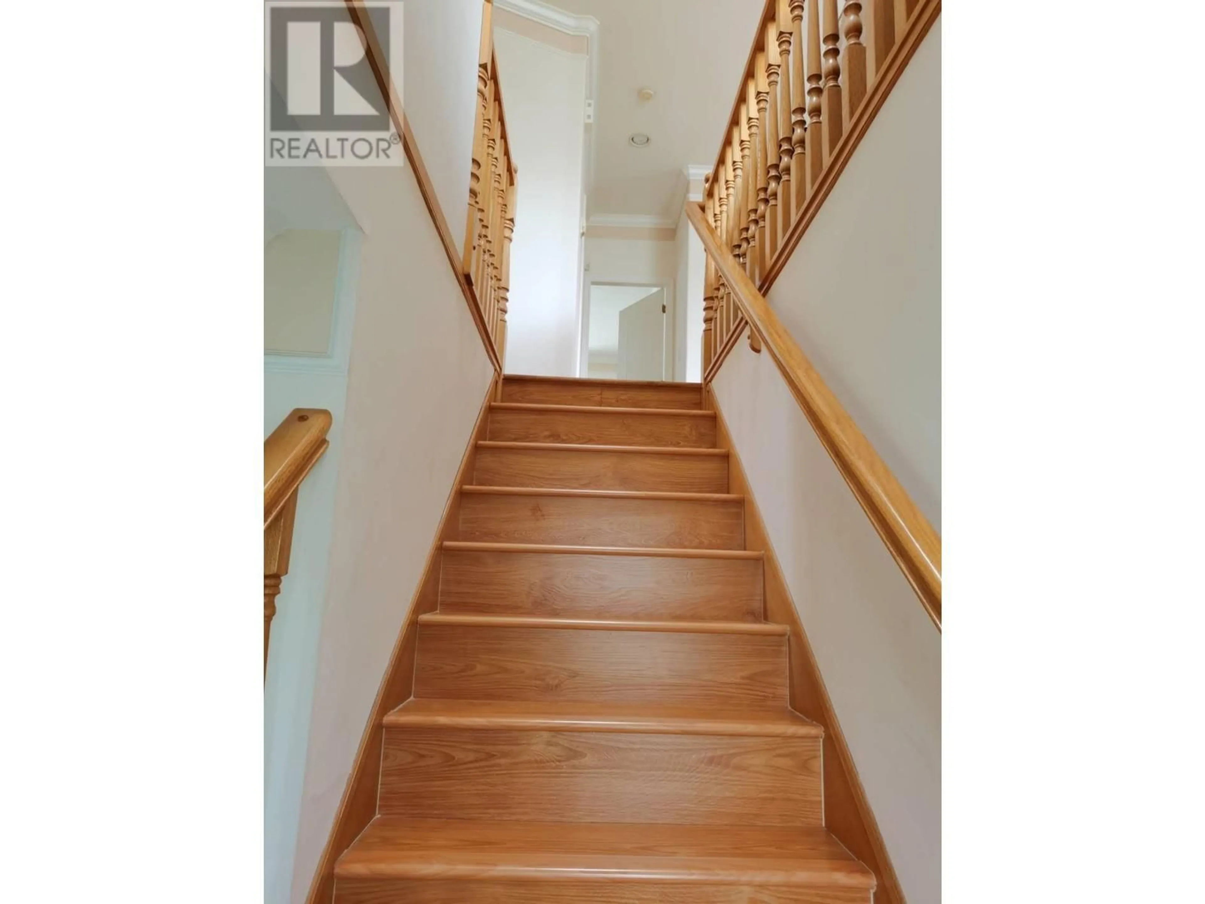 Stairs for 2722 VENABLES STREET, Vancouver British Columbia V5K2R6