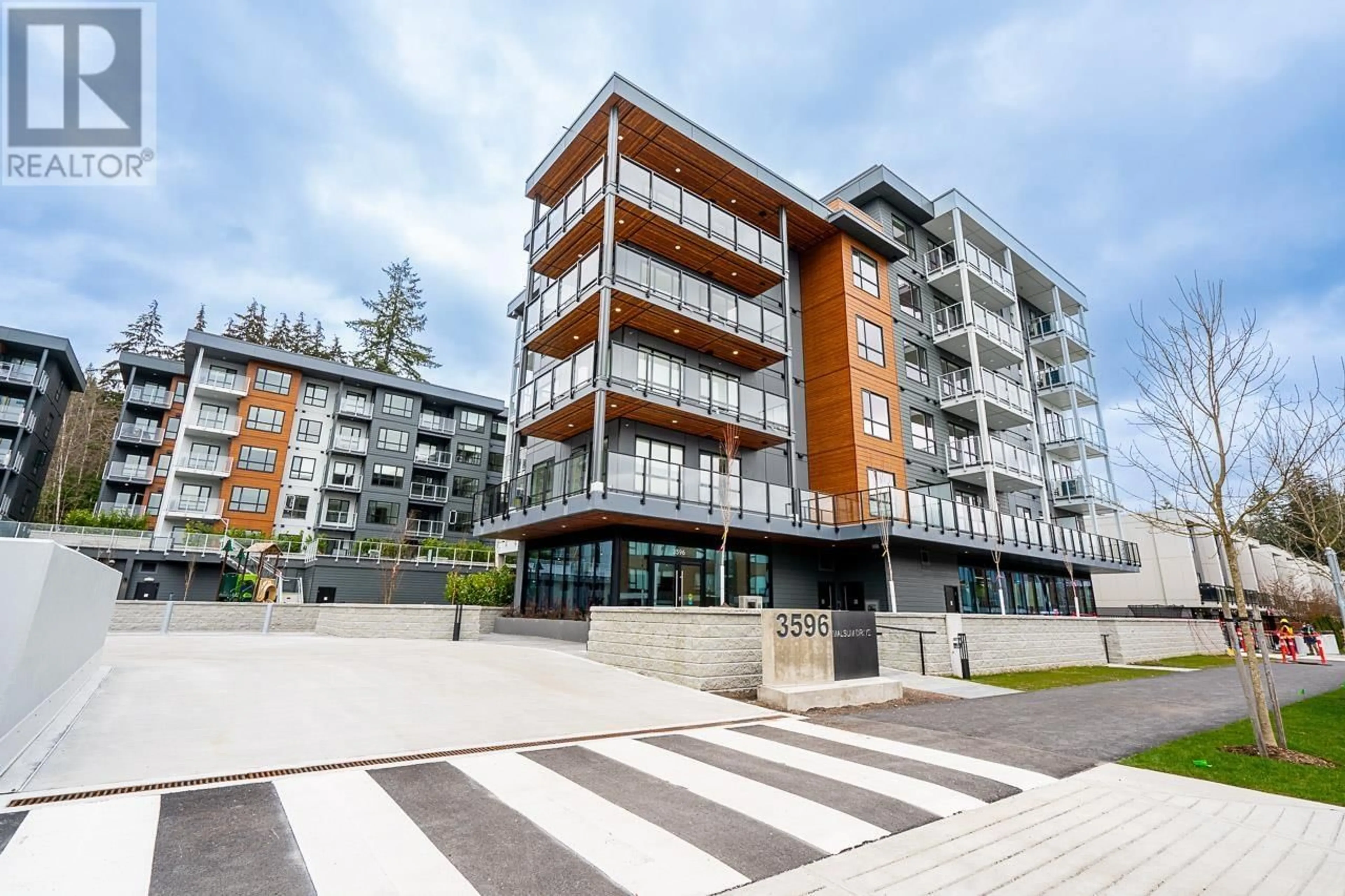 Patio, building for 403 - 3596 MALSUM DRIVE, North Vancouver British Columbia V7G0B5