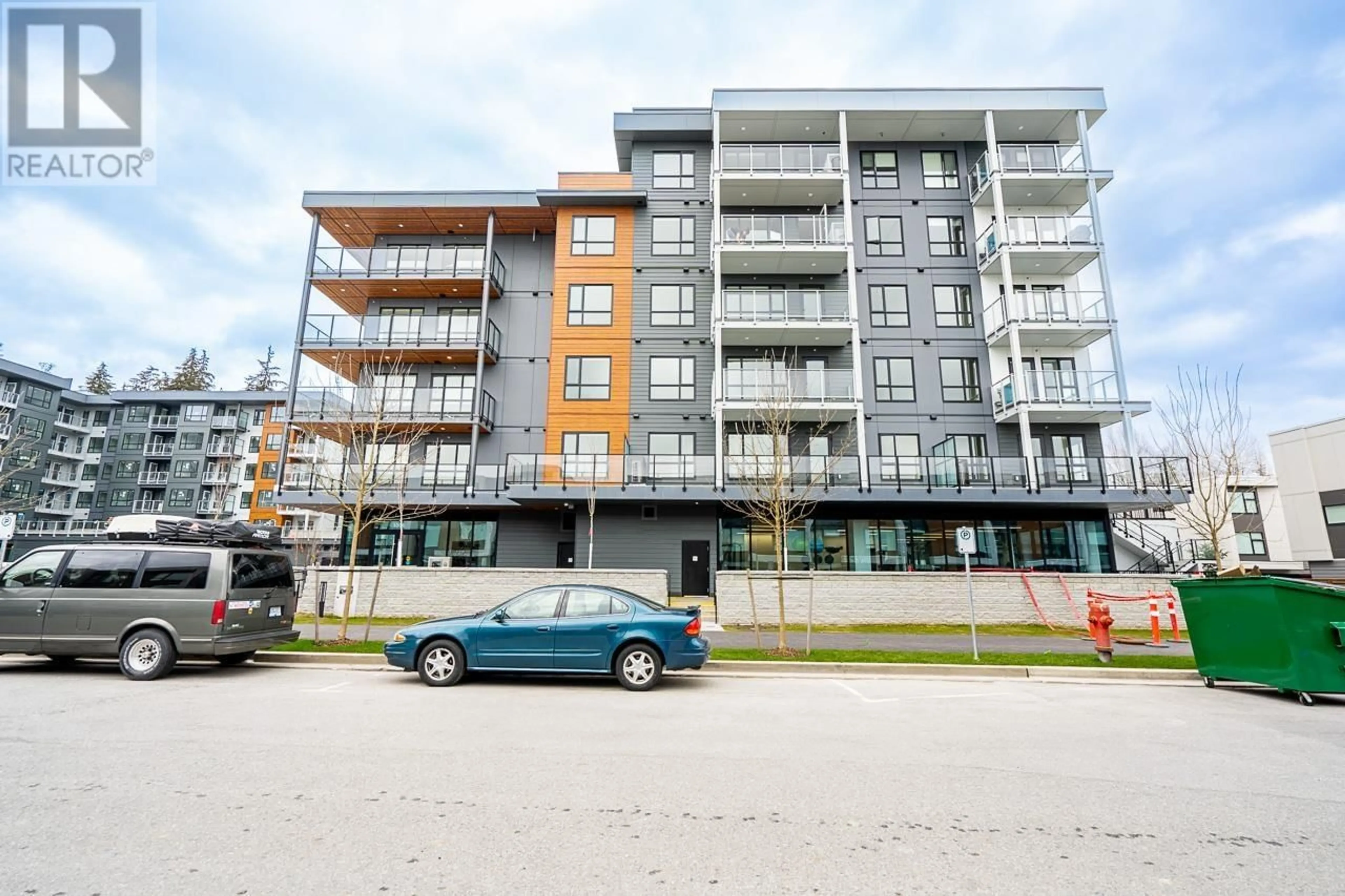 Patio, building for 403 - 3596 MALSUM DRIVE, North Vancouver British Columbia V7G0B5