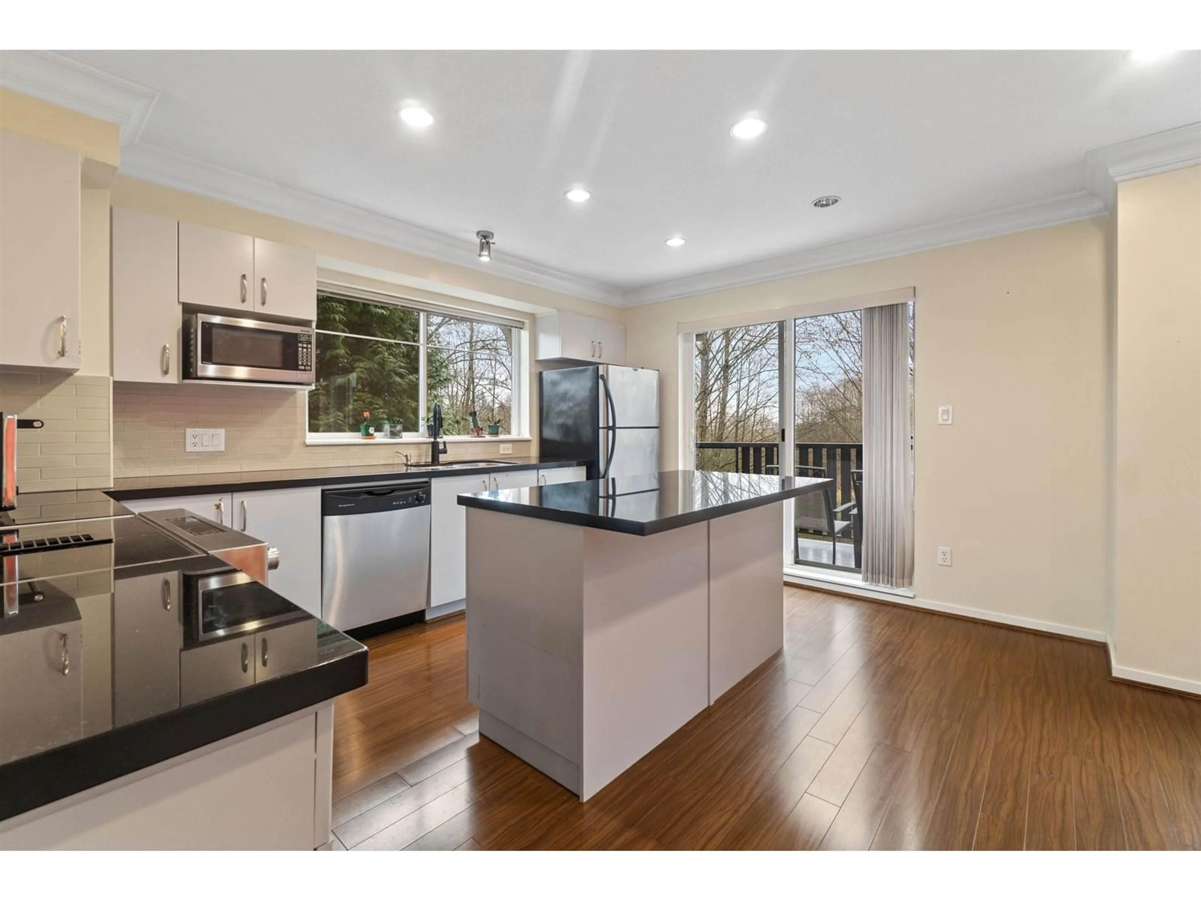 Open concept kitchen, unknown for 17 15155 62A AVENUE, Surrey British Columbia V3S8A6