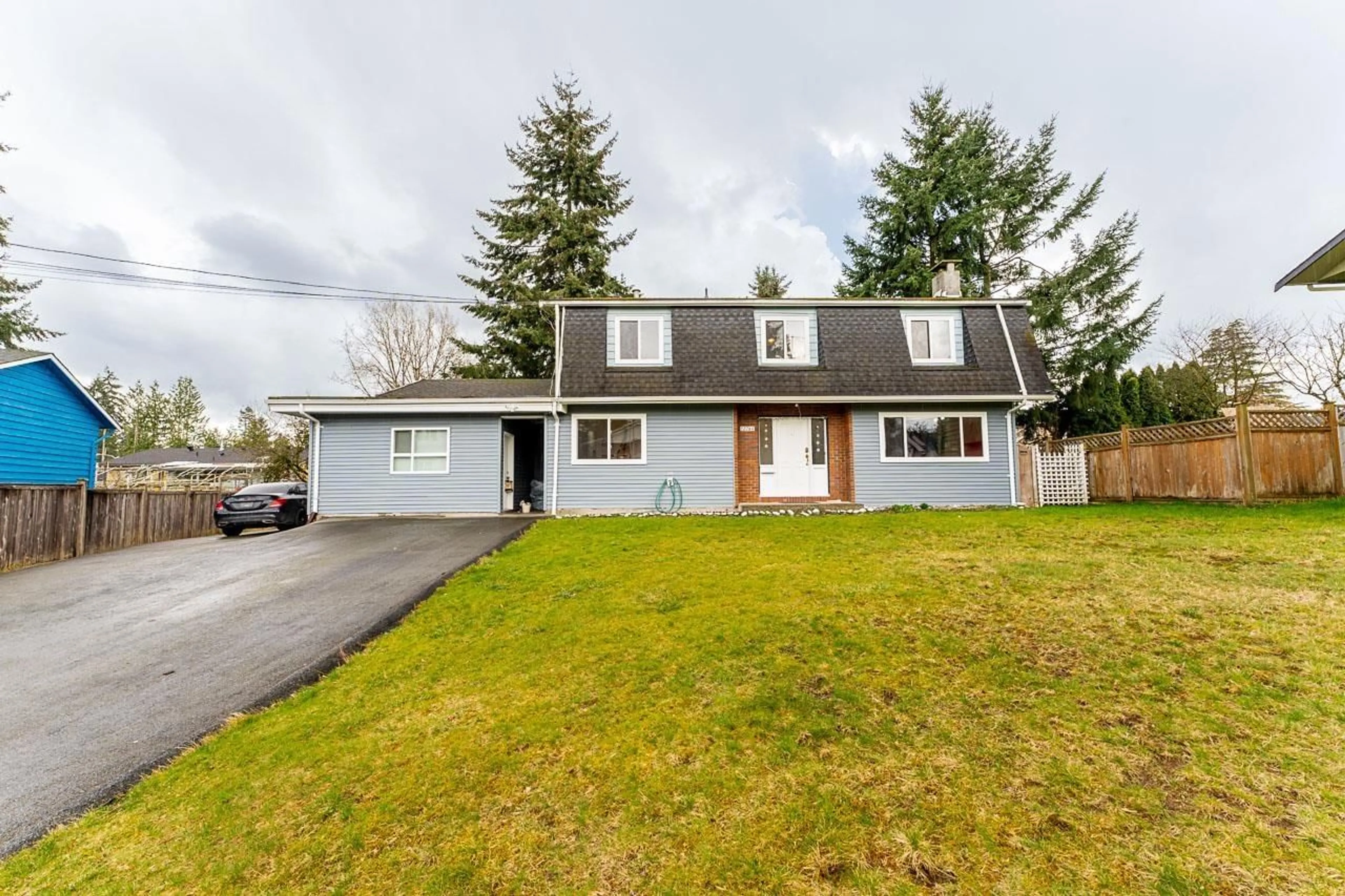 Home with vinyl exterior material, street for 12764 104A, Surrey British Columbia V3V6C1