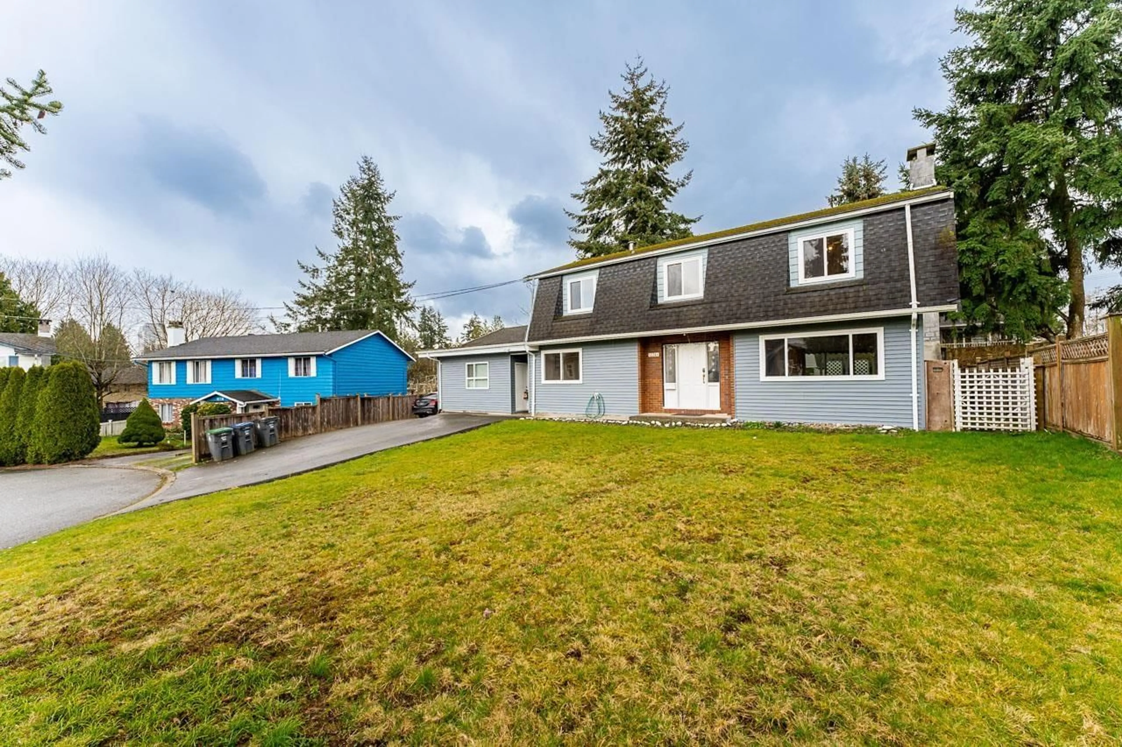 Home with vinyl exterior material, street for 12764 104A, Surrey British Columbia V3V6C1
