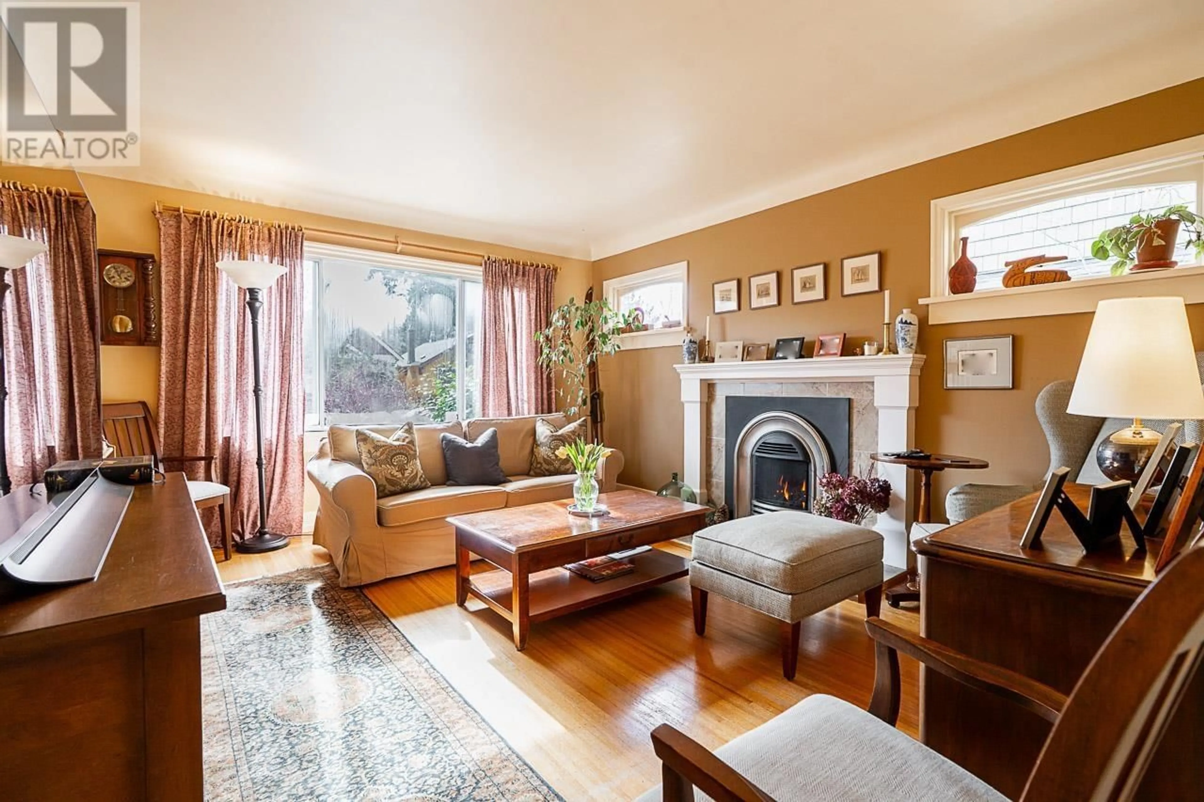 Living room with furniture, wood/laminate floor for 4463 W 14TH AVENUE, Vancouver British Columbia V6R2Y2