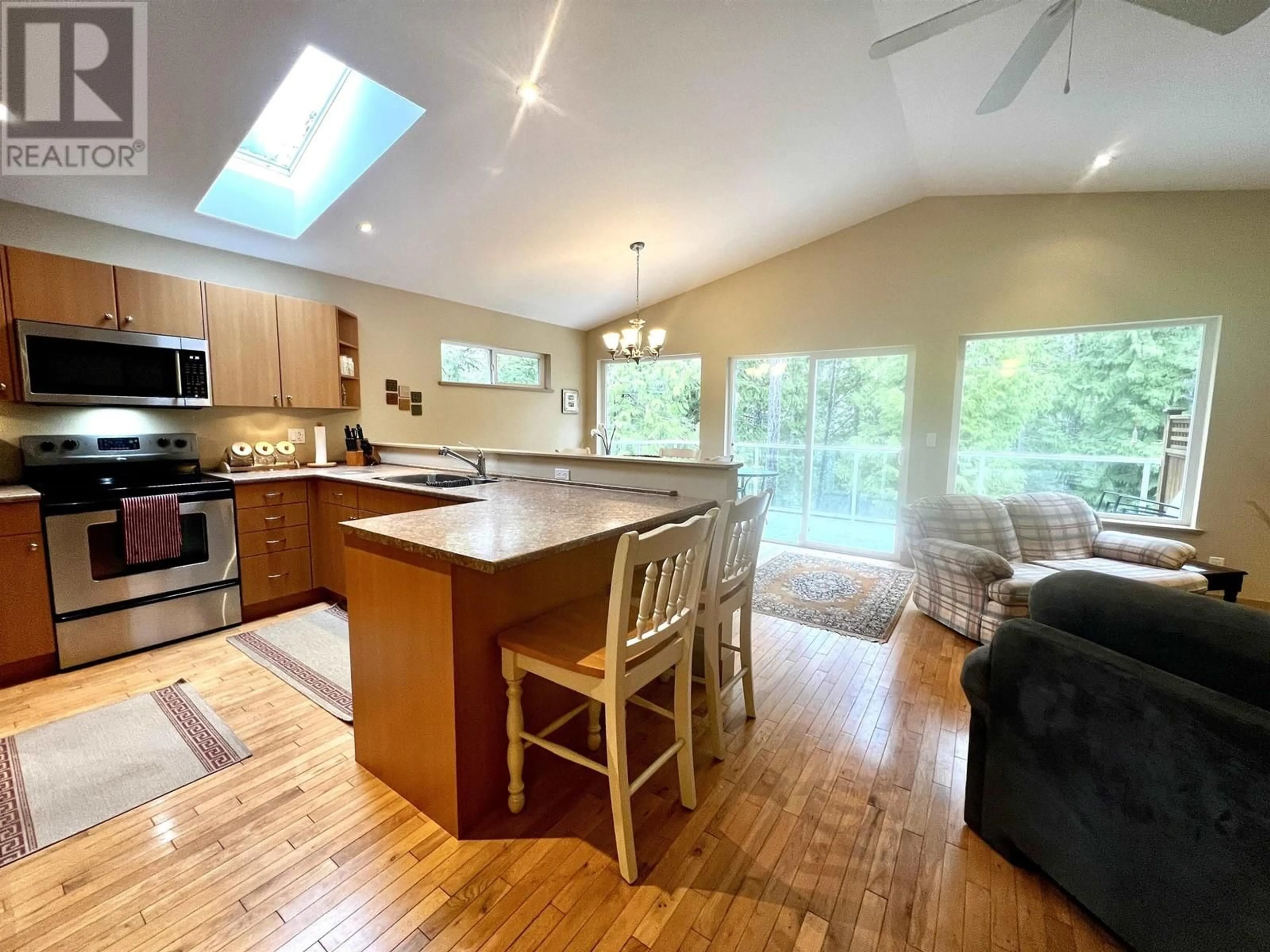 Open concept kitchen, wood/laminate floor for 14 - 12710 LAGOON ROAD, Madeira Park British Columbia V0N2H1