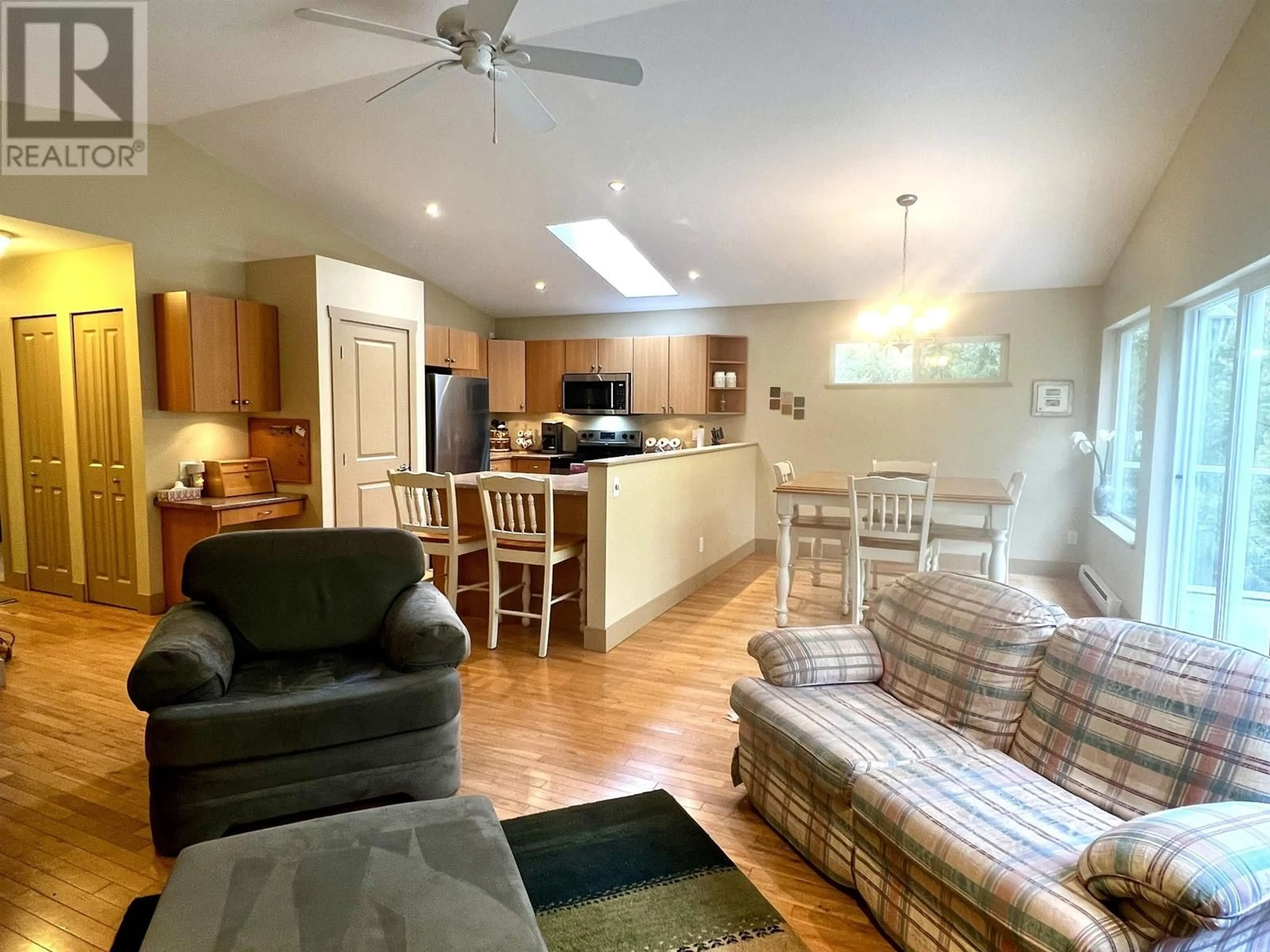 Living room with furniture, unknown for 14 - 12710 LAGOON ROAD, Madeira Park British Columbia V0N2H1