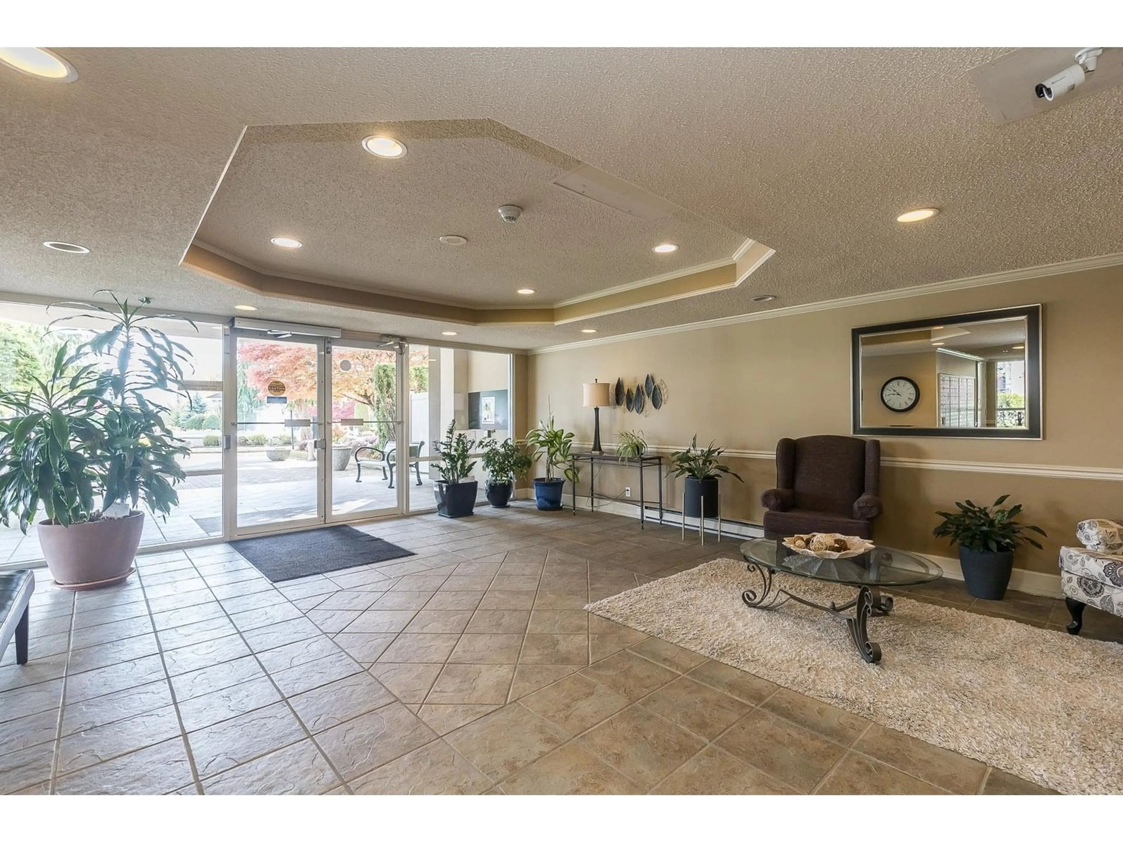 Indoor foyer for 904 - 3150 GLADWIN, Abbotsford British Columbia V2T5S9