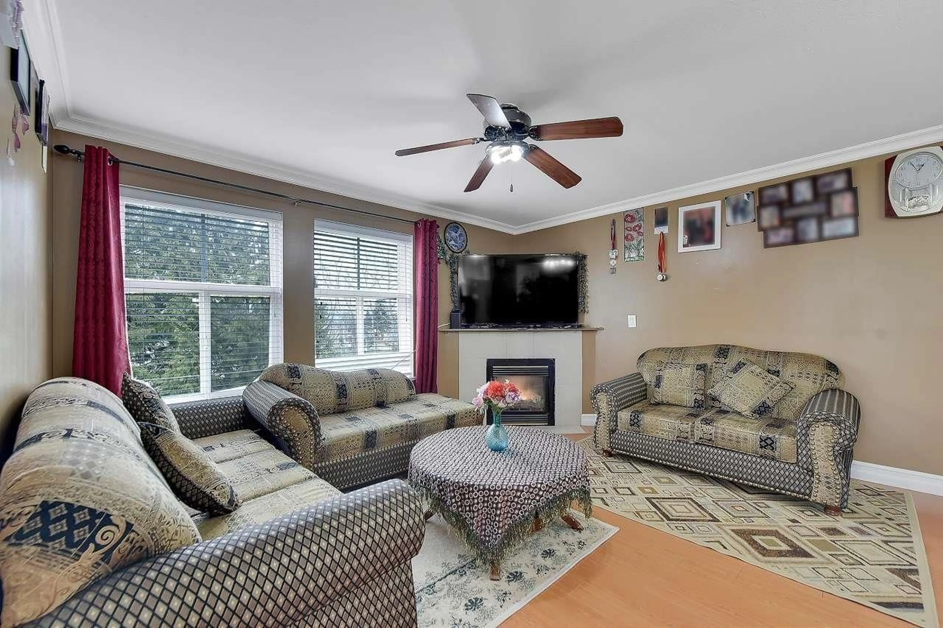 Living room with furniture, unknown for 401 12739 72 AVENUE, Surrey British Columbia V3W2M7